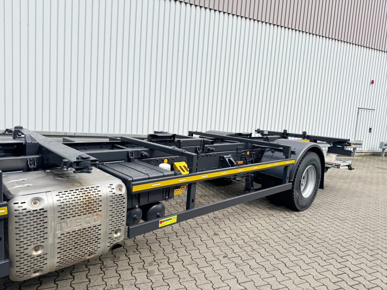 Iveco Stralis AT 190 S31FP-CM 4x2 Stralis AT 190 S31FP-CM 4x2, LBW BÄR, Ex-Bundeswehr - شاحنة: صورة 2 Iveco Stralis AT 190 S31FP-CM 4x2 Stralis AT 190 S31FP-CM 4x2, LBW BÄR, Ex-Bundeswehr - شاحنة: صورة 2