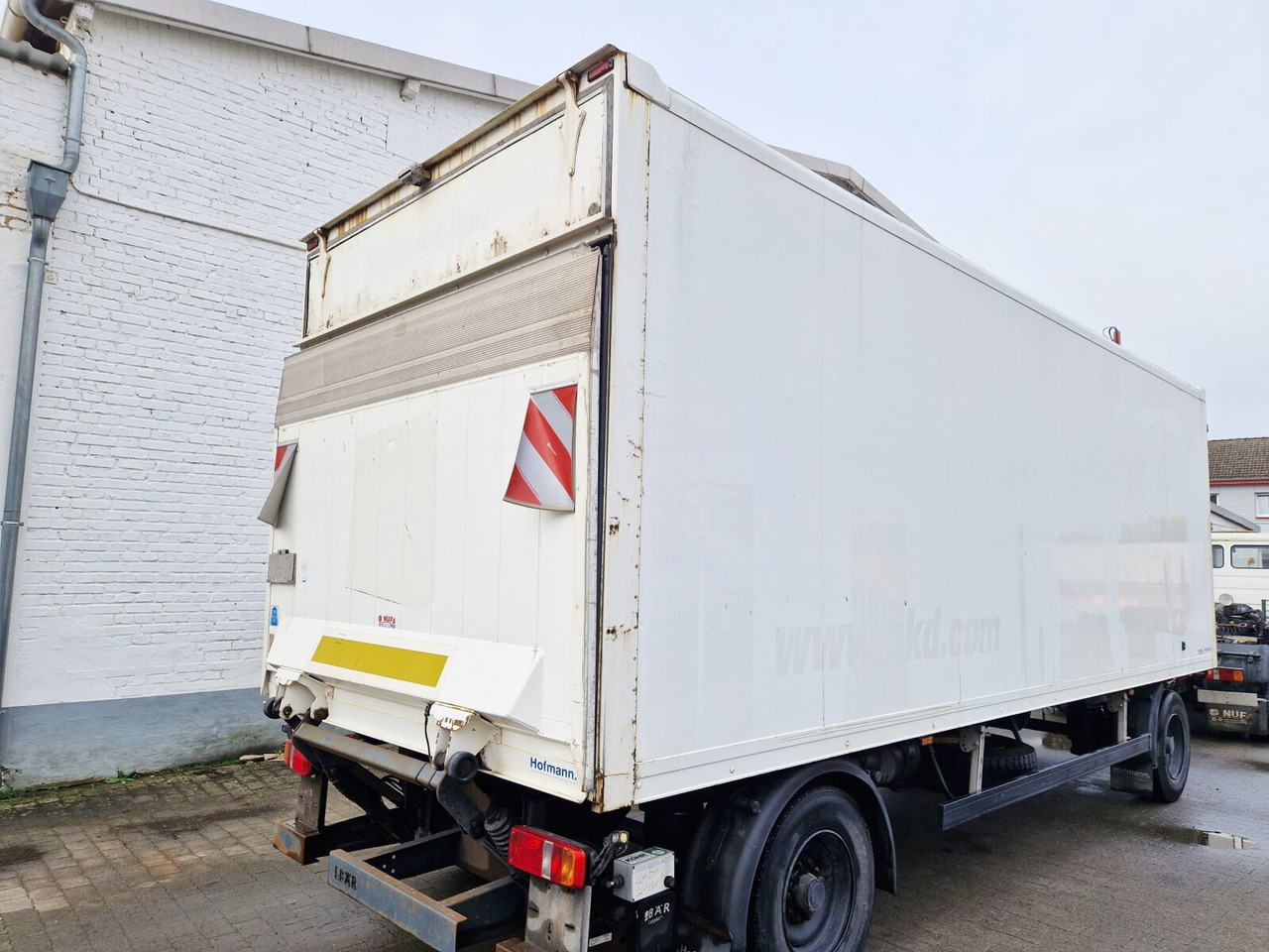 Kleiderkofferanhänger Hofmann, Kleiderkofferanhänger, durchladbar, LBW BÄR, 42 cbm - مقطورة بصندوق مغلق: صورة 4 Kleiderkofferanhänger Hofmann, Kleiderkofferanhänger, durchladbar, LBW BÄR, 42 cbm - مقطورة بصندوق مغلق: صورة 4