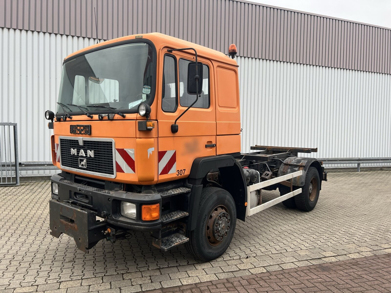 MAN 19.292/402 FAK 4x4 BB 19.292/402 FAK 4x4 BB, 6-Zylinder, Winterdienstausstattung - شاحنة بهيكل معدني للمقصورة: صورة 1 MAN 19.292/402 FAK 4x4 BB 19.292/402 FAK 4x4 BB, 6-Zylinder, Winterdienstausstattung - شاحنة بهيكل معدني للمقصورة: صورة 1