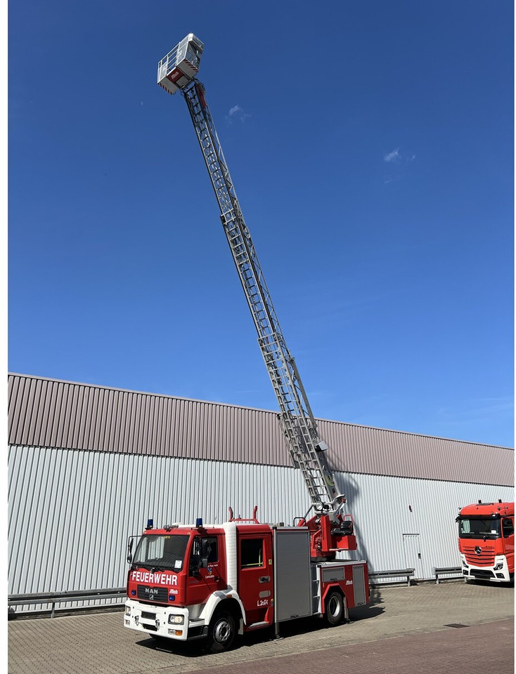 MAN LE 15.255 4x2 LLC Doka, Metz DLA-K 12/9 Drehleiter LE 15.255 4x2 LLC Doka, Metz DLA-K 12/9 Feuerwehr Drehleiter - سيارة إسعاف: صورة 1 MAN LE 15.255 4x2 LLC Doka, Metz DLA-K 12/9 Drehleiter LE 15.255 4x2 LLC Doka, Metz DLA-K 12/9 Feuerwehr Drehleiter - سيارة إسعاف: صورة 1