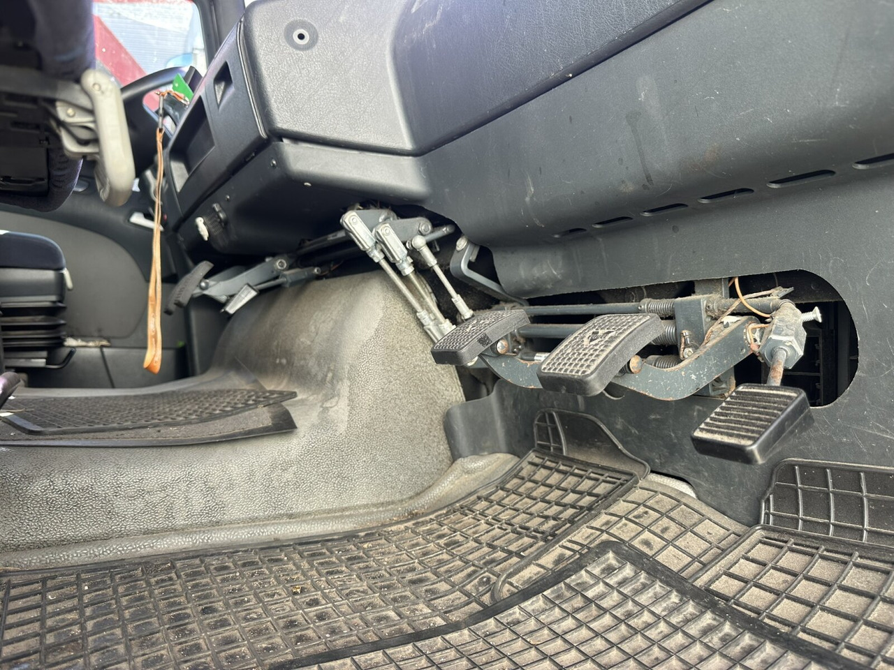 MAN TGA 18.360 LL 4x2 TGA 18.360 LL 4x2, Fahrschule - شاحنة: صورة 2 MAN TGA 18.360 LL 4x2 TGA 18.360 LL 4x2, Fahrschule - شاحنة: صورة 2