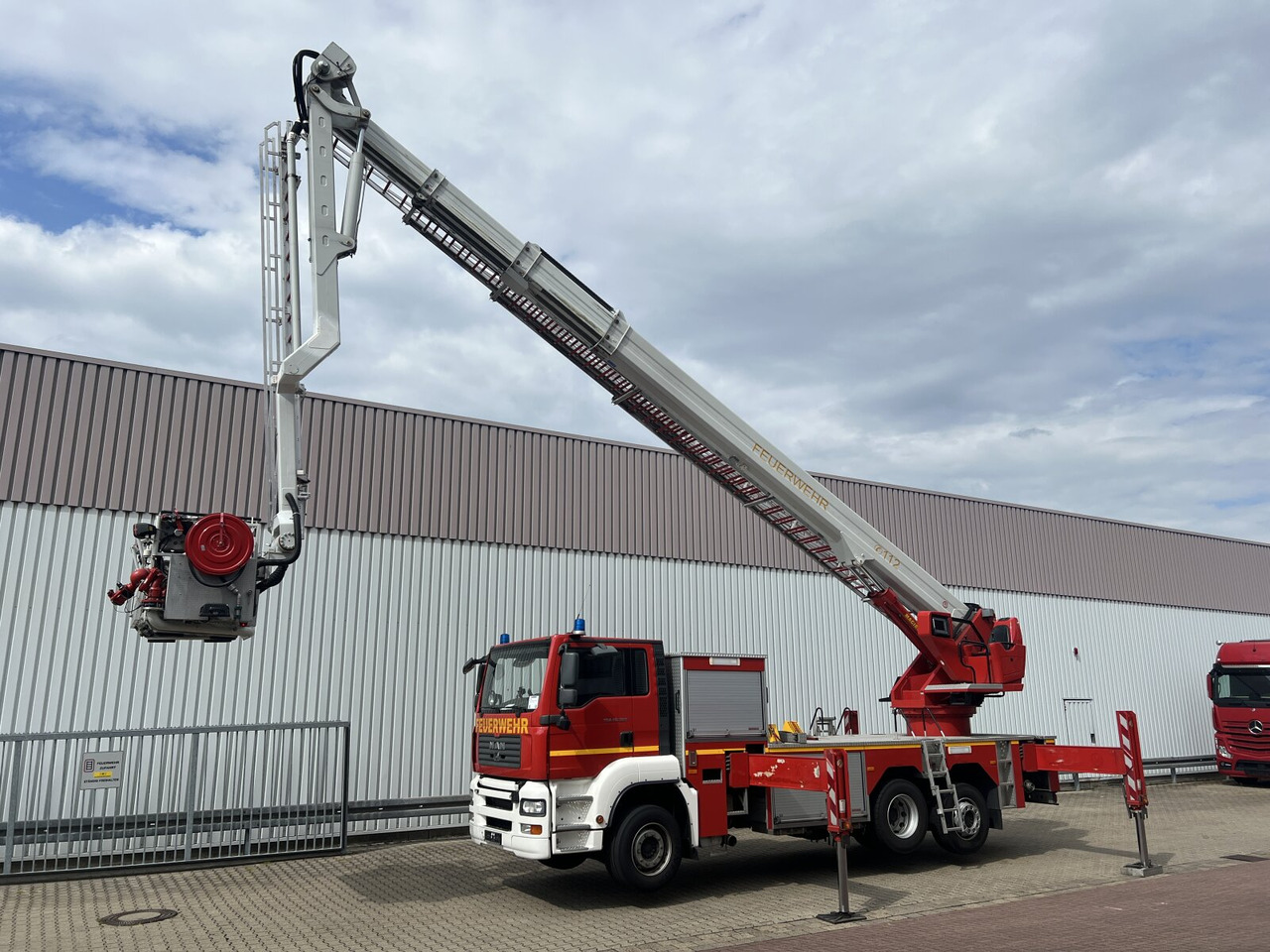 MAN TGA 26.360 6x2-2 LL, Magirus ALP 375 TGA 26.360 6x2-2 LL, Magirus ALP 375 - سيارة إسعاف: صورة 1 MAN TGA 26.360 6x2-2 LL, Magirus ALP 375 TGA 26.360 6x2-2 LL, Magirus ALP 375 - سيارة إسعاف: صورة 1