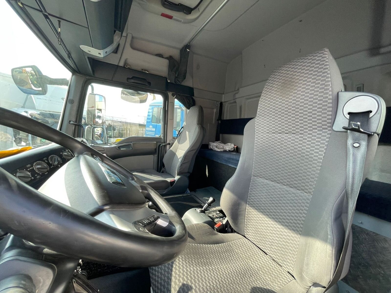 MAN TGM 18.330 4X2 LL TGM 18.330 4X2 LL, Fahrschulausstattung - شاحنة: صورة 3 MAN TGM 18.330 4X2 LL TGM 18.330 4X2 LL, Fahrschulausstattung - شاحنة: صورة 3