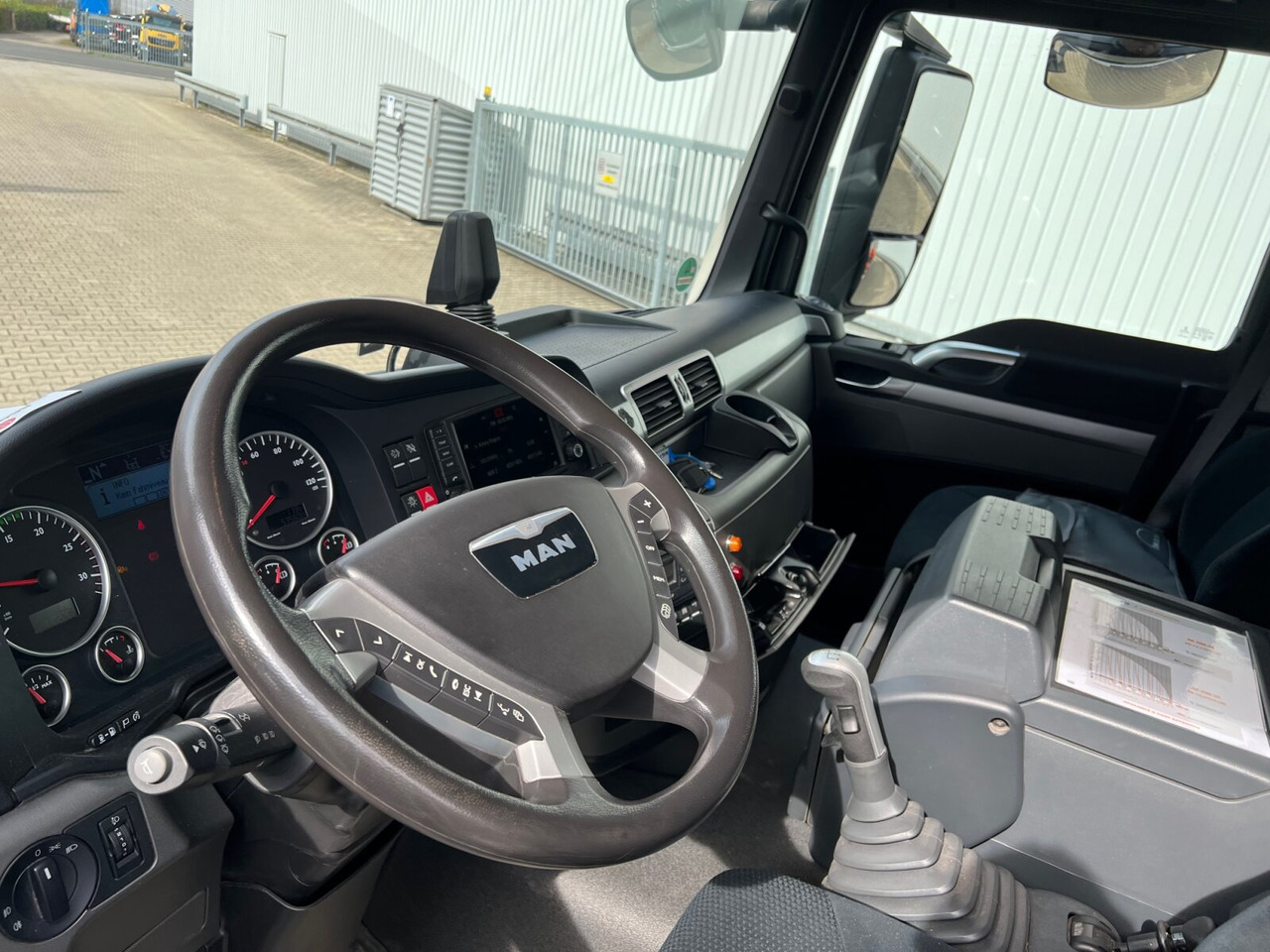 تأجير MAN TGS 26.360/400 6x2-4 BL TGS 26.360/400 6x2-4 BL, Lenk-/Lift, Kran Atlas AK 206.3E A5, Funk MAN TGS 26.360/400 6x2-4 BL TGS 26.360/400 6x2-4 BL, Lenk-/Lift, Kran Atlas AK 206.3E A5, Funk: صورة 11