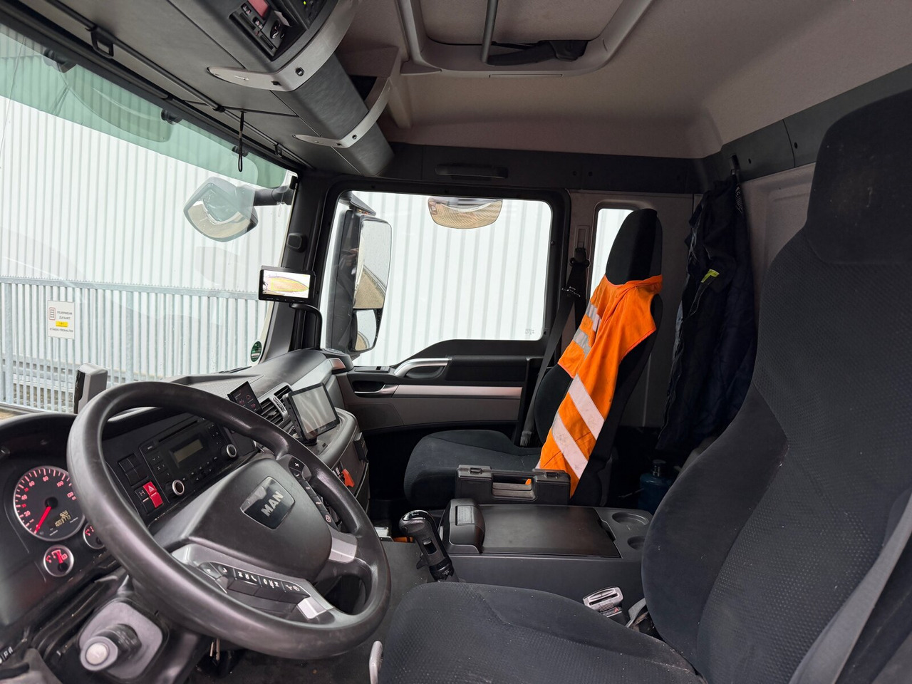 MAN TGS 26.440 6x2-4 BL TGS 26.440 6x2-4 BL, Lenk-/Liftachse, ADR, Esterer Tank ca. 20.340l, 3 Kammern - شاحنة صهريج: صورة 4 MAN TGS 26.440 6x2-4 BL TGS 26.440 6x2-4 BL, Lenk-/Liftachse, ADR, Esterer Tank ca. 20.340l, 3 Kammern - شاحنة صهريج: صورة 4