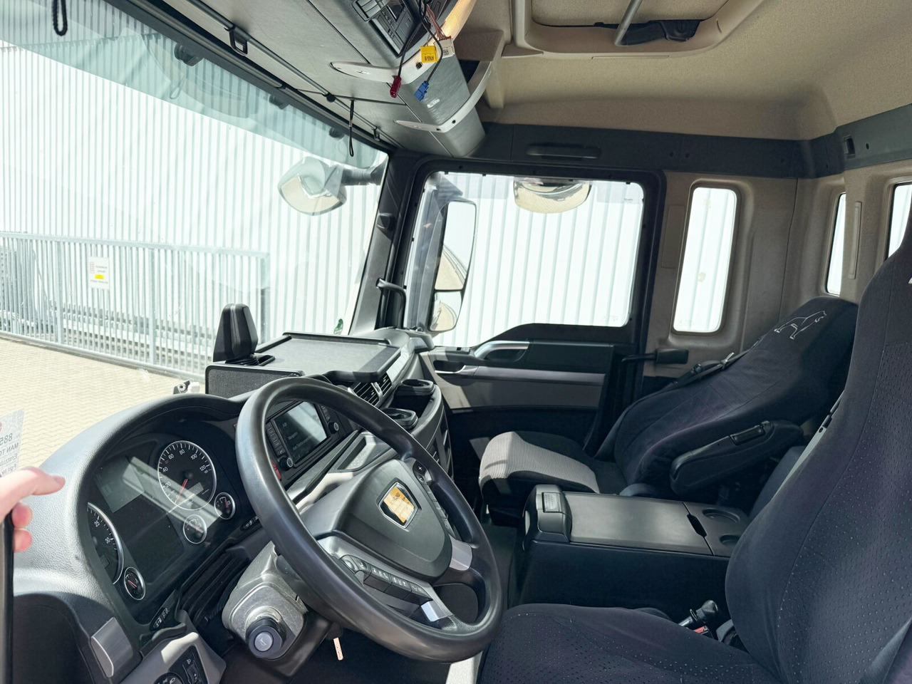 MAN TGS 26.460 6x2-4 BL TGS 26.460 6x2-4 BL, Lenk-/Liftachse, Motorabtrieb - شاحنة برافعة خطافية: صورة 3 MAN TGS 26.460 6x2-4 BL TGS 26.460 6x2-4 BL, Lenk-/Liftachse, Motorabtrieb - شاحنة برافعة خطافية: صورة 3