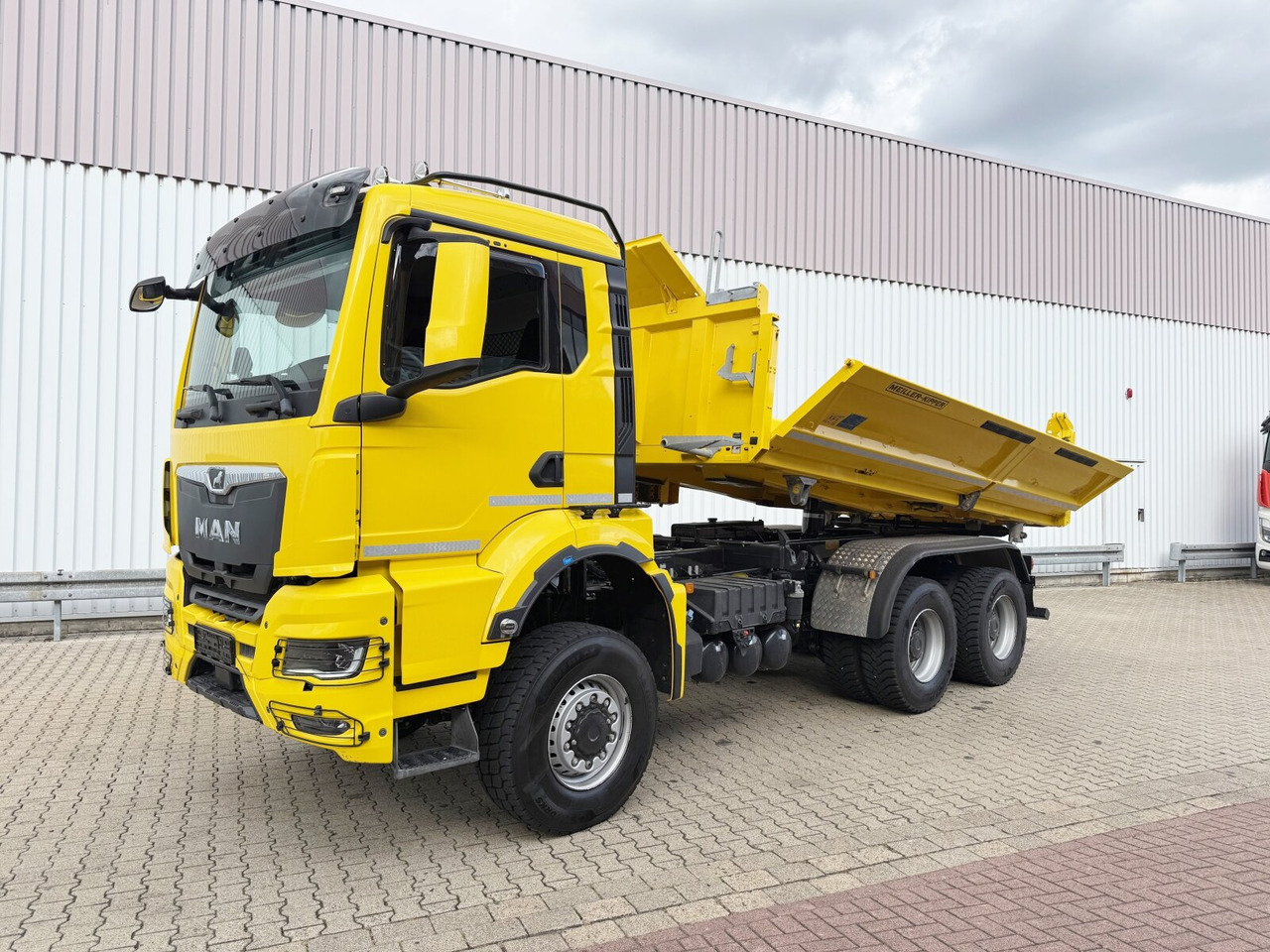 MAN TGS 26.470 6x6 BB TGS 26.470 6x6 BB, Hohe Bauart, Navi, Motorabtrieb, Bordmatik - شاحنة قلاب: صورة 1 MAN TGS 26.470 6x6 BB TGS 26.470 6x6 BB, Hohe Bauart, Navi, Motorabtrieb, Bordmatik - شاحنة قلاب: صورة 1