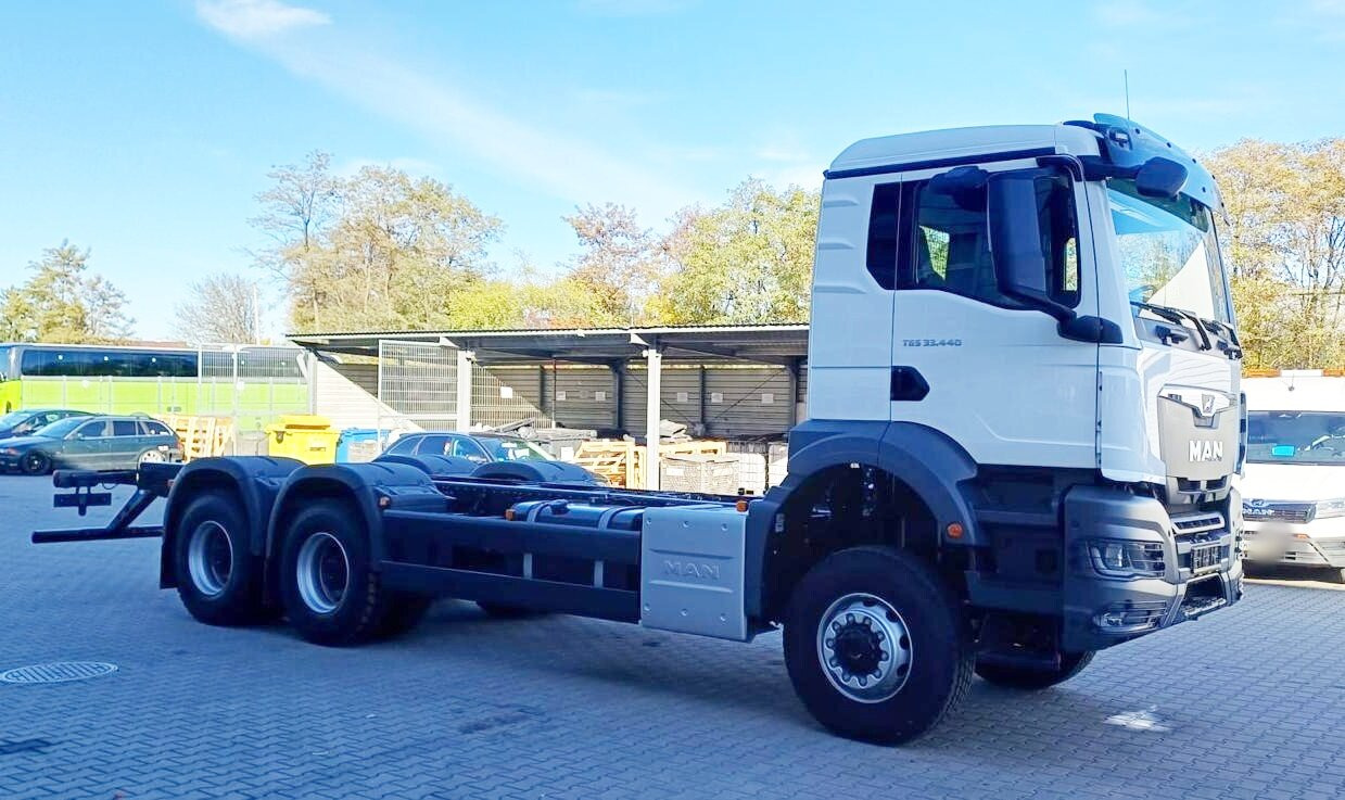 MAN TGS 33.440 6x6 BB CH TGS 33.440 6x6 BB CH, Hohe Bauart, Nebenantrieb - شاحنة بهيكل معدني للمقصورة: صورة 1 MAN TGS 33.440 6x6 BB CH TGS 33.440 6x6 BB CH, Hohe Bauart, Nebenantrieb - شاحنة بهيكل معدني للمقصورة: صورة 1