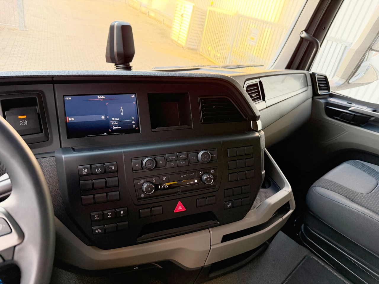 MAN TGS 33.520 6x4 BL SA TGS 33.520 6x4 BL SA, Retarder, LED, Nebenantrieb - رأس تريلا: صورة 5 MAN TGS 33.520 6x4 BL SA TGS 33.520 6x4 BL SA, Retarder, LED, Nebenantrieb - رأس تريلا: صورة 5