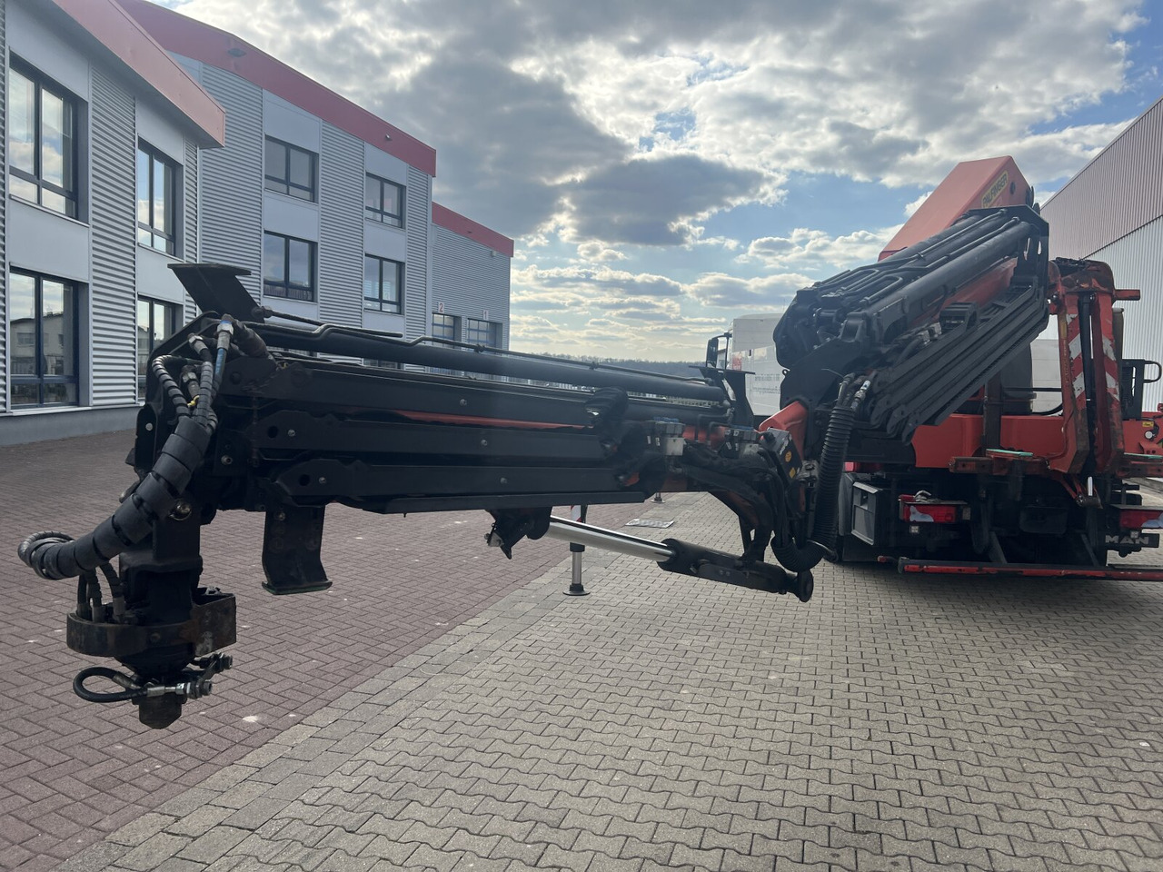 MAN TGS 35.440 8x4 BL TGS 35.440 8x4 BL, Navi, Heckkran Palfinger PK42002 SH-F + Jip PJ 060 B, 24,9m-730kg, Funk - شاحنة كرين: صورة 3 MAN TGS 35.440 8x4 BL TGS 35.440 8x4 BL, Navi, Heckkran Palfinger PK42002 SH-F + Jip PJ 060 B, 24,9m-730kg, Funk - شاحنة كرين: صورة 3