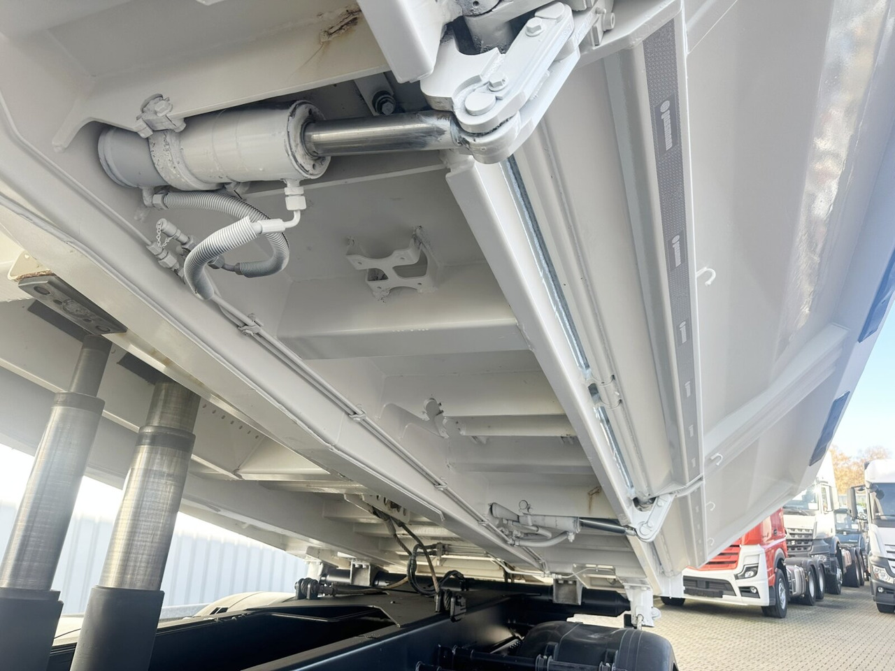 MAN TGS 35.460 8X4 BB TGS 35.460 8X4 BB, Meiller Bordmatik 13m³ - شاحنة قلاب: صورة 3 MAN TGS 35.460 8X4 BB TGS 35.460 8X4 BB, Meiller Bordmatik 13m³ - شاحنة قلاب: صورة 3