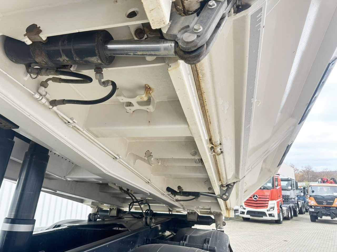 MAN TGS 35.460 8X4 BB TGS 35.460 8X4 BB, Meiller Bordmatik, Rollplane, 13m³ - شاحنة قلاب: صورة 2 MAN TGS 35.460 8X4 BB TGS 35.460 8X4 BB, Meiller Bordmatik, Rollplane, 13m³ - شاحنة قلاب: صورة 2