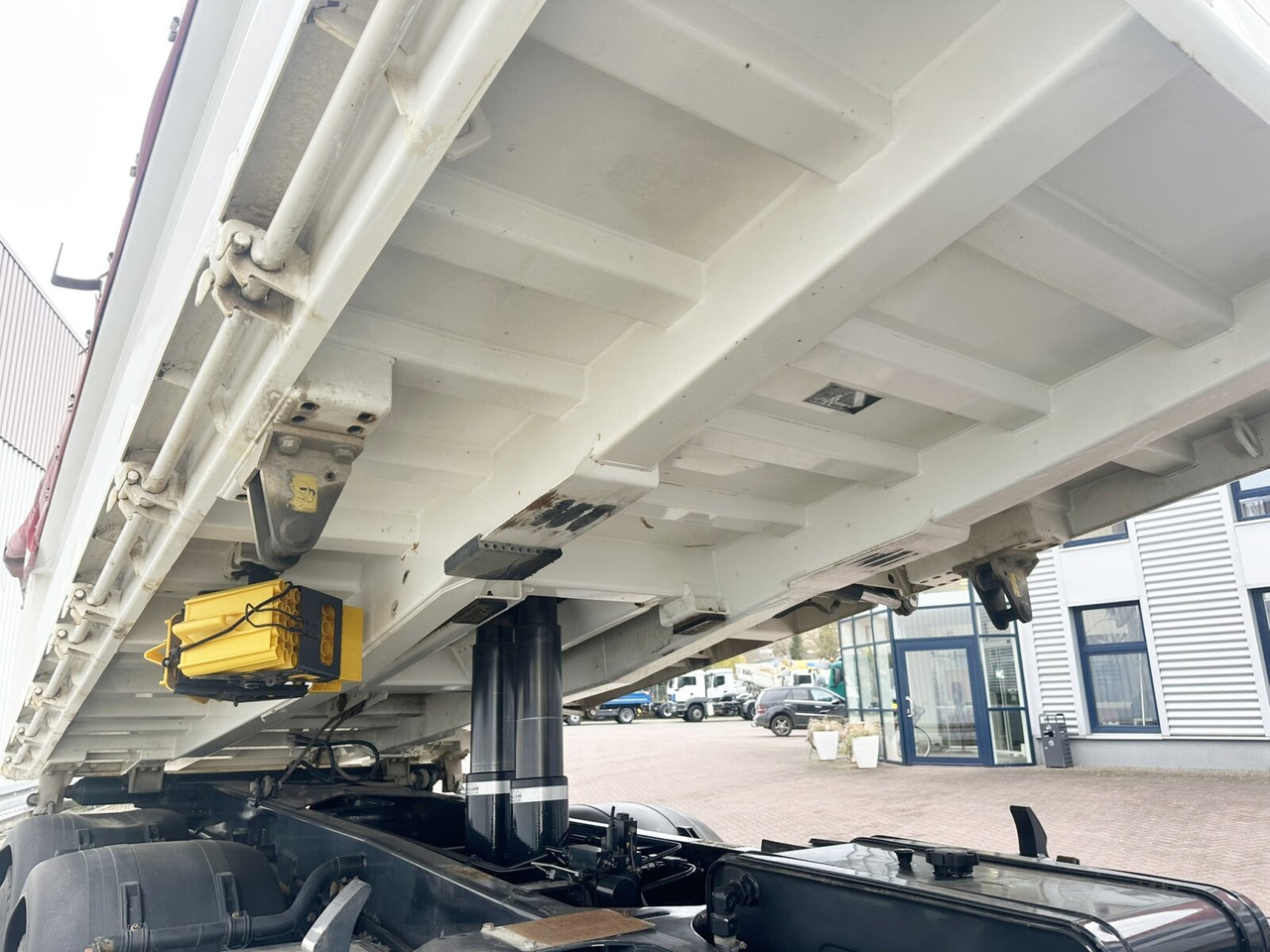 تأجير MAN TGS 35.460 8X4 BB TGS 35.460 8X4 BB, Meiller Bordmatik, Rollplane, 13m³ MAN TGS 35.460 8X4 BB TGS 35.460 8X4 BB, Meiller Bordmatik, Rollplane, 13m³: صورة 13