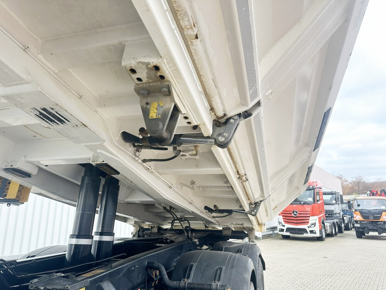 تأجير MAN TGS 35.460 8X4 BB TGS 35.460 8X4 BB, Meiller Bordmatik, Rollplane, 13m³ MAN TGS 35.460 8X4 BB TGS 35.460 8X4 BB, Meiller Bordmatik, Rollplane, 13m³: صورة 15