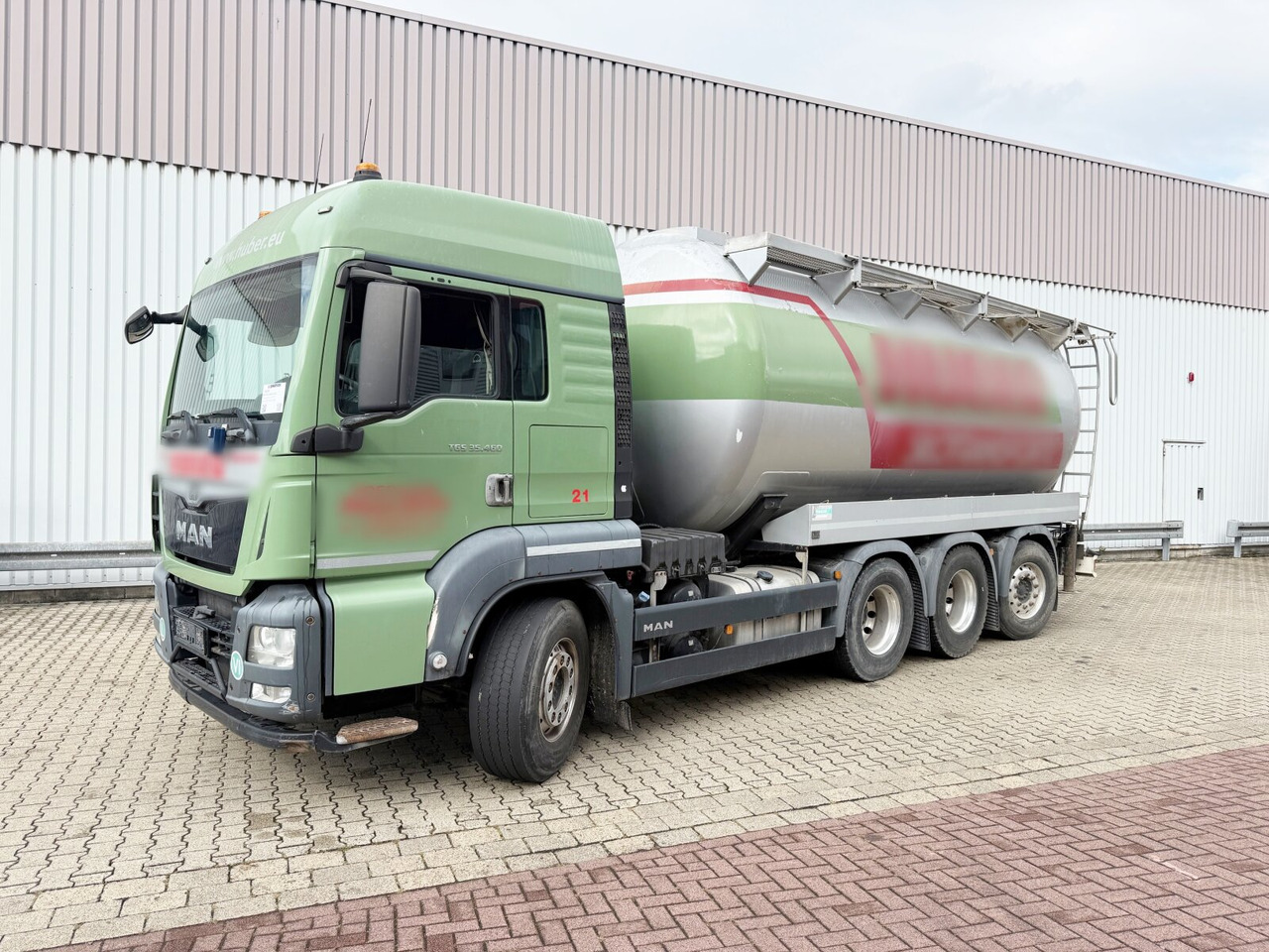 MAN TGS 35.460 8x4-4 BL TGS 35.460 8x4-4 BL, Intarder, Lenk/Lift, Kippsilo ca. 32m³, Kompressor - شاحنة: صورة 1 MAN TGS 35.460 8x4-4 BL TGS 35.460 8x4-4 BL, Intarder, Lenk/Lift, Kippsilo ca. 32m³, Kompressor - شاحنة: صورة 1