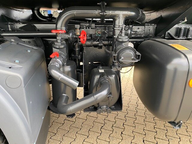 MAN TGS 40.400 6x4 BB TGS 40.400 6x4 BB mit 20.000l Tank - شاحنة صهريج: صورة 2 MAN TGS 40.400 6x4 BB TGS 40.400 6x4 BB mit 20.000l Tank - شاحنة صهريج: صورة 2