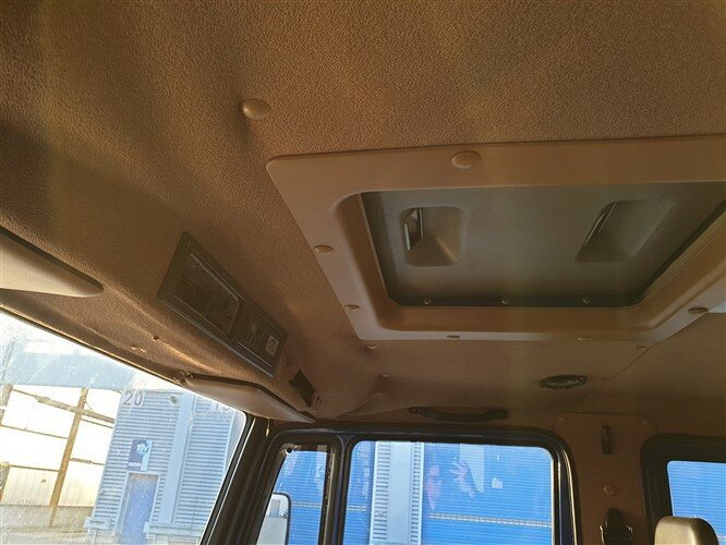 Mercedes-Benz 508 D 4x2 Doka 508 D 4x2 Doka, EX-THW - شاحنة ذات ستائر جانبية: صورة 5 Mercedes-Benz 508 D 4x2 Doka 508 D 4x2 Doka, EX-THW - شاحنة ذات ستائر جانبية: صورة 5