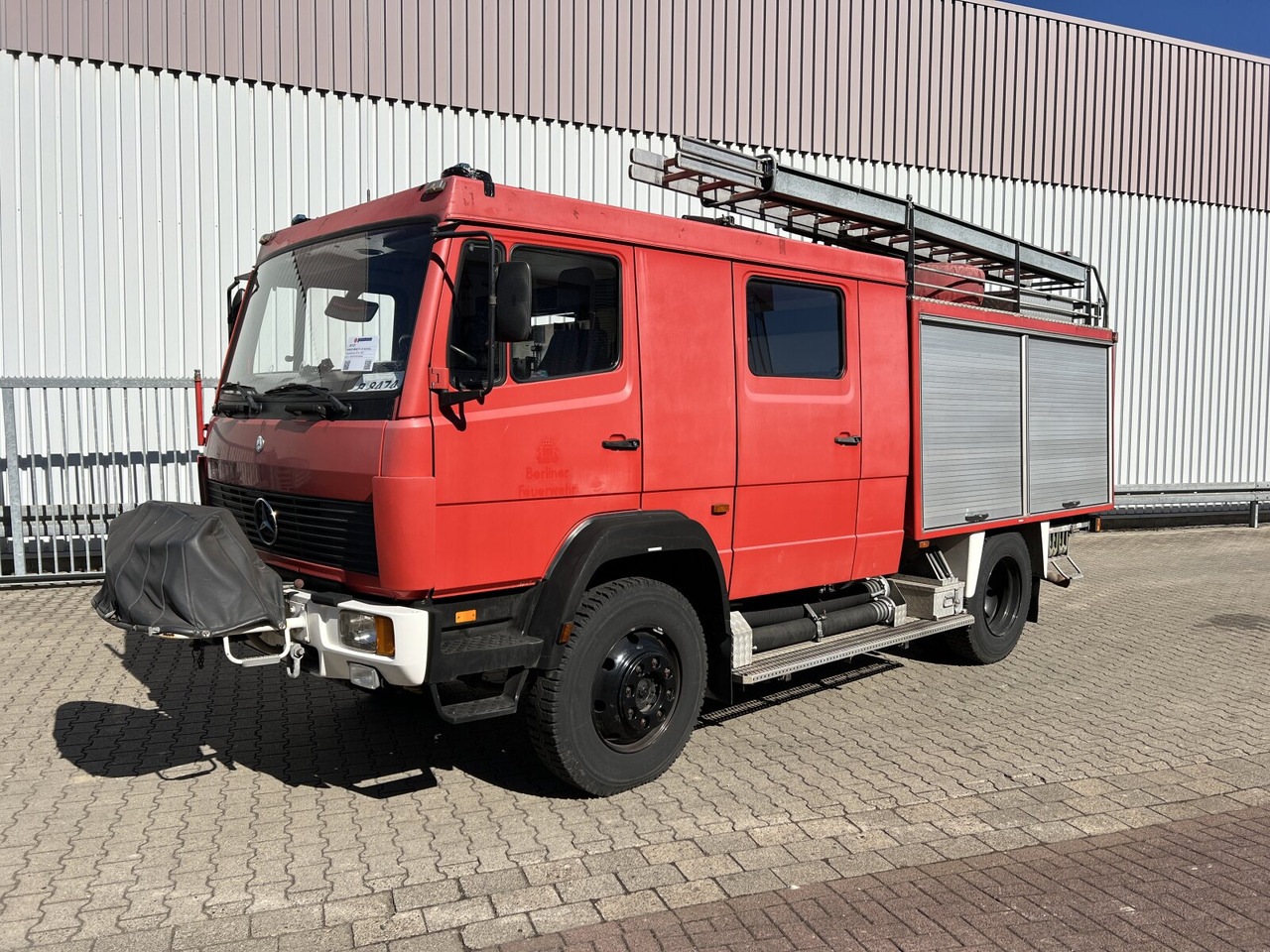 Mercedes-Benz 917 AF 4x4 Doka 917 AF 4x4 Doka, TLF 16-TS - سيارة إسعاف: صورة 1 Mercedes-Benz 917 AF 4x4 Doka 917 AF 4x4 Doka, TLF 16-TS - سيارة إسعاف: صورة 1