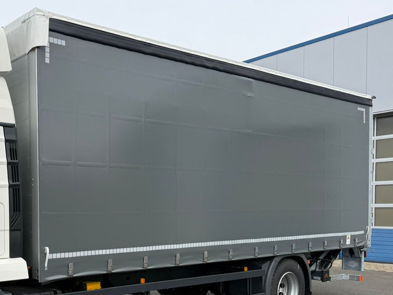 Mercedes-Benz Actros 1827/30 L 4x2 Actros 1827/30 L 4x2, Gardine, LBW - شاحنات مسطحة: صورة 4 Mercedes-Benz Actros 1827/30 L 4x2 Actros 1827/30 L 4x2, Gardine, LBW - شاحنات مسطحة: صورة 4