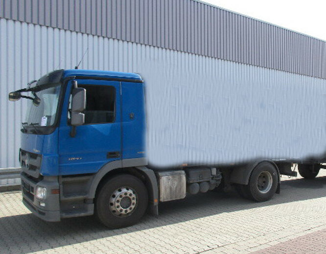 Mercedes-Benz Actros 1841L 4x2 1841L 4x2,Chassis mit Retarder - شاحنة بهيكل معدني للمقصورة: صورة 1 Mercedes-Benz Actros 1841L 4x2 1841L 4x2,Chassis mit Retarder - شاحنة بهيكل معدني للمقصورة: صورة 1