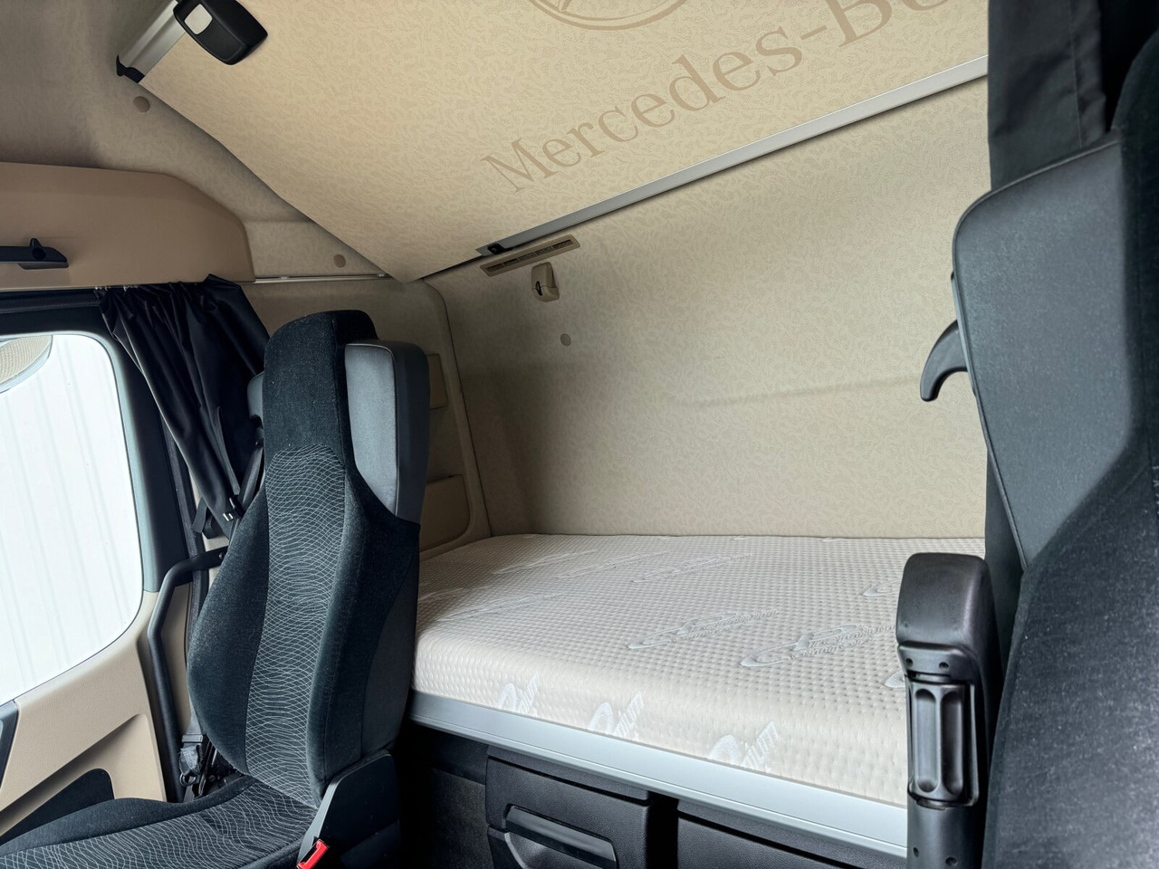Mercedes-Benz Actros 1848 LS 4x2 Actros 1848 LS 4x2, Vollumer ,Retarder - مقطورة السحب: صورة 4 Mercedes-Benz Actros 1848 LS 4x2 Actros 1848 LS 4x2, Vollumer ,Retarder - مقطورة السحب: صورة 4