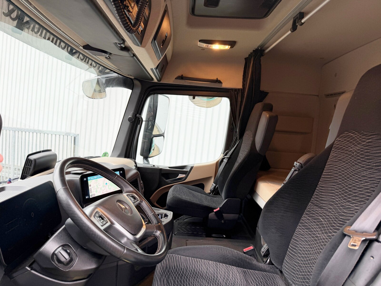 Mercedes-Benz Actros 1851 LS 4x4 HAD Actros 1851 LS 4x4 HAD, Hydraulik, Navi, MultimediaCockpit - رأس تريلا: صورة 2 Mercedes-Benz Actros 1851 LS 4x4 HAD Actros 1851 LS 4x4 HAD, Hydraulik, Navi, MultimediaCockpit - رأس تريلا: صورة 2