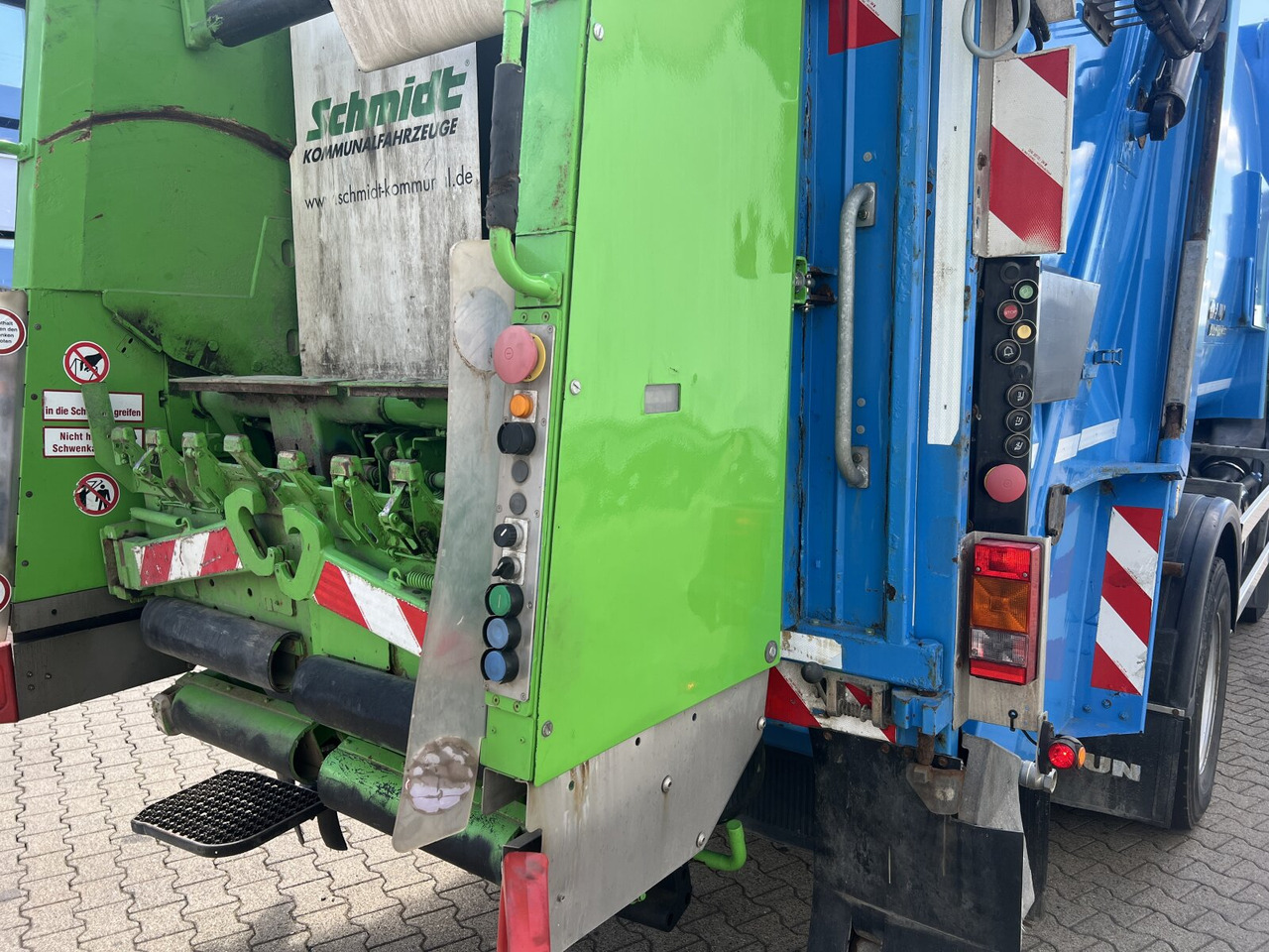 Mercedes-Benz Actros 2032 LA 4x4 Actros 2032 LA 4x4, Faun Variopress 310 ca. 10m³, Zöller Schüttung - شاحنة قمامة: صورة 3 Mercedes-Benz Actros 2032 LA 4x4 Actros 2032 LA 4x4, Faun Variopress 310 ca. 10m³, Zöller Schüttung - شاحنة قمامة: صورة 3