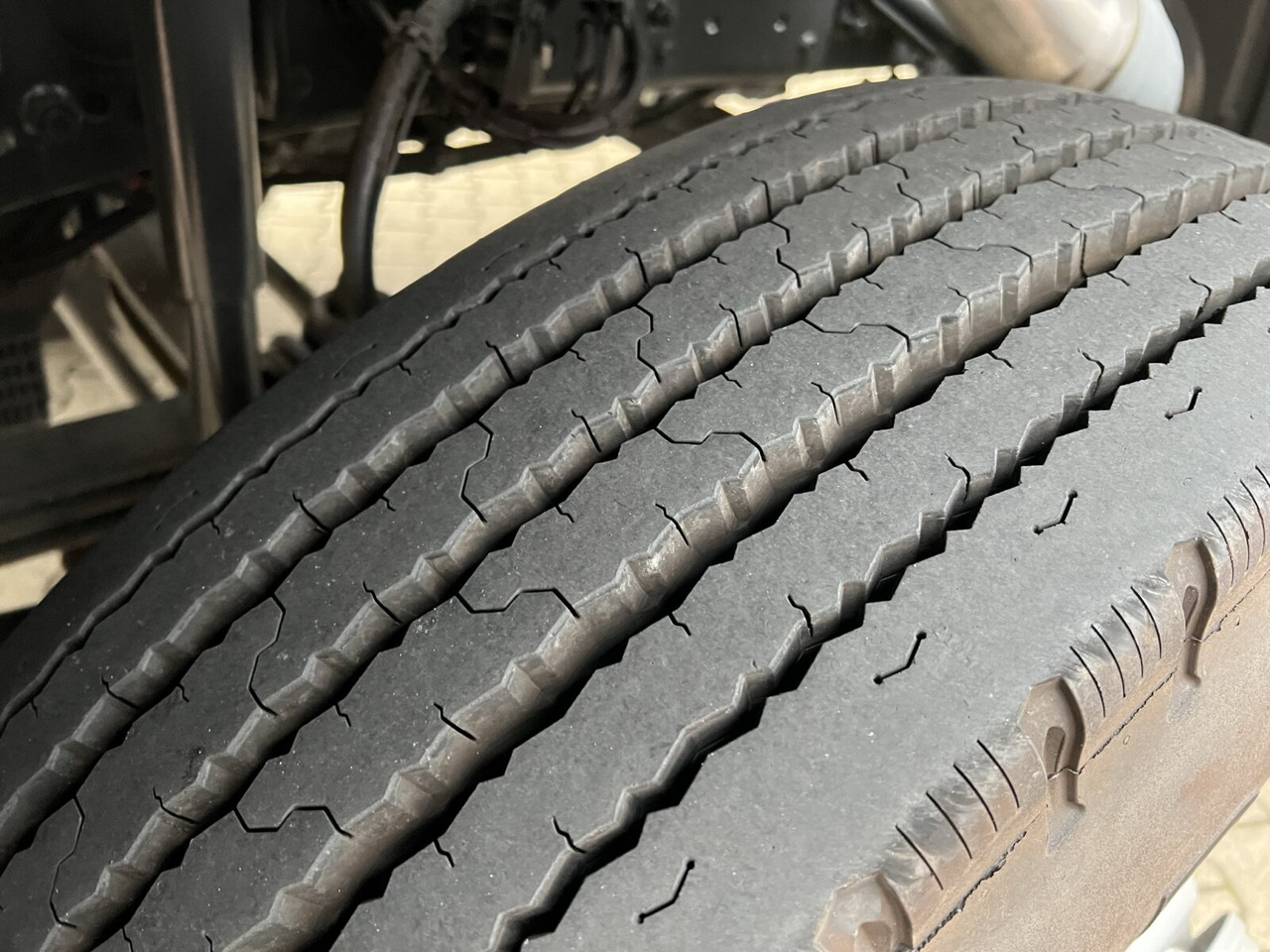 Mercedes-Benz Actros 2141 K 4x2 Actros 2141 K 4x2, Tele-Absetzer - شاحنة لودر انزلاقي: صورة 3 Mercedes-Benz Actros 2141 K 4x2 Actros 2141 K 4x2, Tele-Absetzer - شاحنة لودر انزلاقي: صورة 3