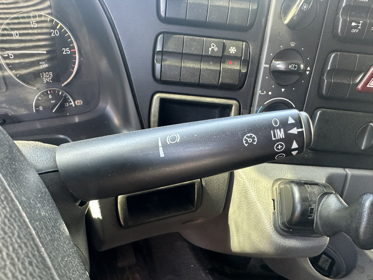 Mercedes-Benz Actros 2532 L 6x2 Actros 2532/41 L 6x2, EEV, Lenkachse - شاحنة بهيكل معدني للمقصورة: صورة 4 Mercedes-Benz Actros 2532 L 6x2 Actros 2532/41 L 6x2, EEV, Lenkachse - شاحنة بهيكل معدني للمقصورة: صورة 4