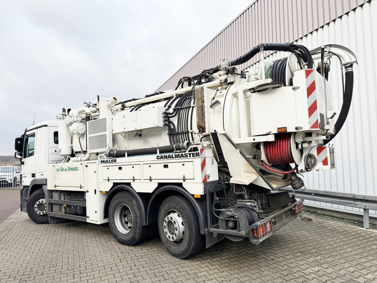 Mercedes-Benz Actros 2536 L 6x2 Actros 2536 L 6x2, Müller Saug- und Spülwagen ca. 10,5m³, Lenkachse - شاحنة: صورة 3 Mercedes-Benz Actros 2536 L 6x2 Actros 2536 L 6x2, Müller Saug- und Spülwagen ca. 10,5m³, Lenkachse - شاحنة: صورة 3