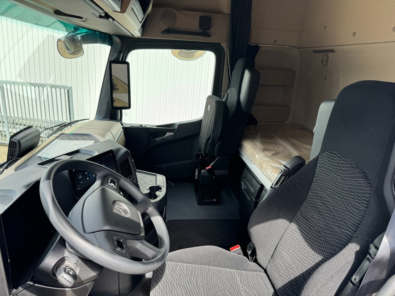 Mercedes-Benz Actros 2548 L 6x2 Actros 2548 L 6x2, Retarder, Lenk-/Liftachse, Navi, MirrorCam, MultimediaCockpit - شاحنة برافعة خطافية: صورة 4 Mercedes-Benz Actros 2548 L 6x2 Actros 2548 L 6x2, Retarder, Lenk-/Liftachse, Navi, MirrorCam, MultimediaCockpit - شاحنة برافعة خطافية: صورة 4