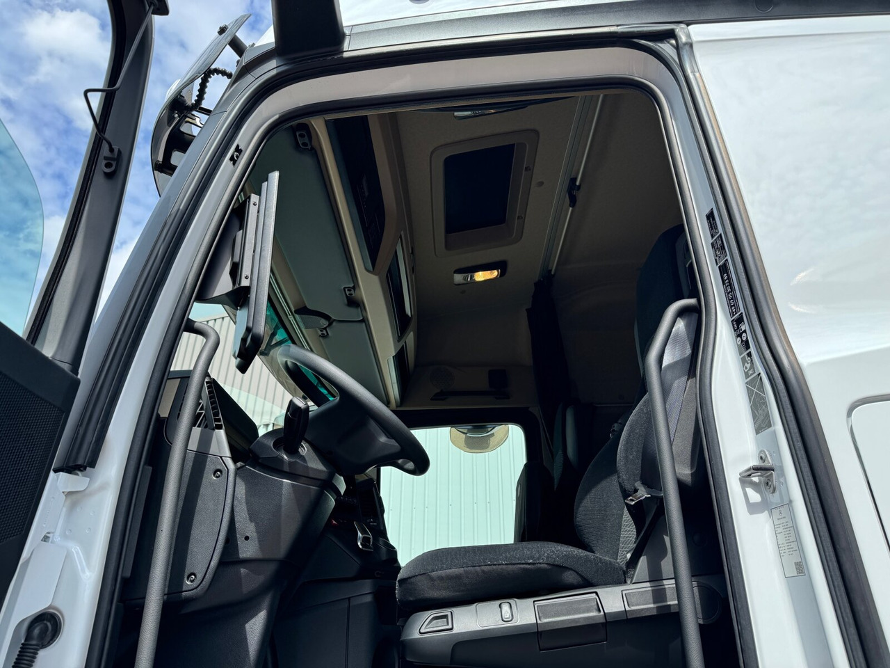 Mercedes-Benz Actros 2548 L 6x2 Actros 2548 L 6x2, Retarder, Lenk-/Liftachse, Navi, MirrorCam, MultimediaCockpit - شاحنة بهيكل معدني للمقصورة: صورة 2 Mercedes-Benz Actros 2548 L 6x2 Actros 2548 L 6x2, Retarder, Lenk-/Liftachse, Navi, MirrorCam, MultimediaCockpit - شاحنة بهيكل معدني للمقصورة: صورة 2