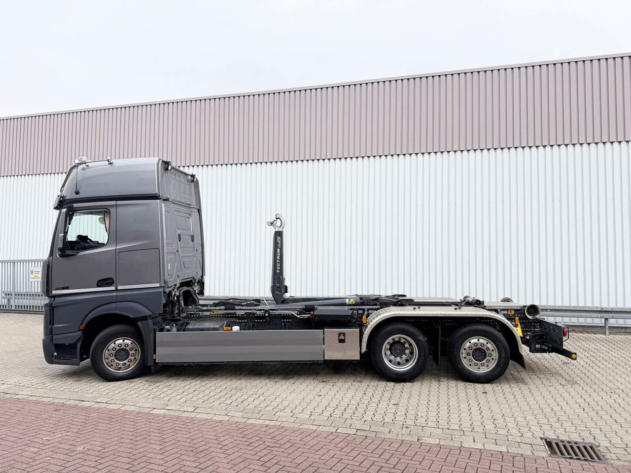 Mercedes-Benz Actros 2552 L 6x2 Actros 2552 L 6x2, Lenk/Lift, Retarder, GigaSpace, LED, Motorabtrieb, Meiller Tectrum, Funk - شاحنة برافعة خطافية: صورة 2 Mercedes-Benz Actros 2552 L 6x2 Actros 2552 L 6x2, Lenk/Lift, Retarder, GigaSpace, LED, Motorabtrieb, Meiller Tectrum, Funk - شاحنة برافعة خطافية: صورة 2