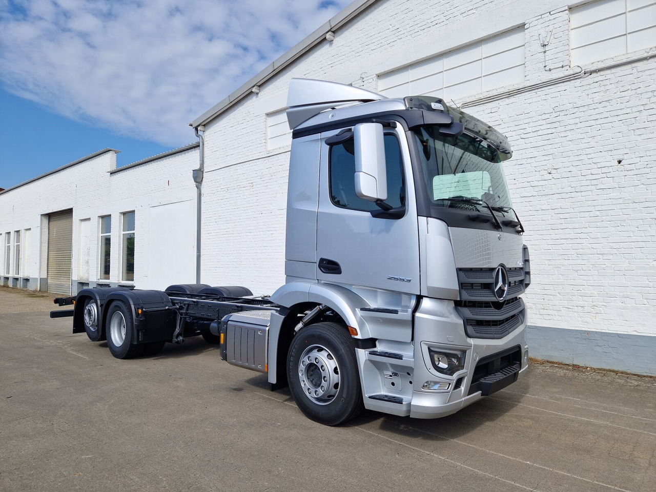 Mercedes-Benz Actros 2553 LL 6x2 Actros 2553 LL 6x2, Retarder, Liftachse, MultimediaCockpit, LED, Navi - شاحنة بهيكل معدني للمقصورة: صورة 1 Mercedes-Benz Actros 2553 LL 6x2 Actros 2553 LL 6x2, Retarder, Liftachse, MultimediaCockpit, LED, Navi - شاحنة بهيكل معدني للمقصورة: صورة 1