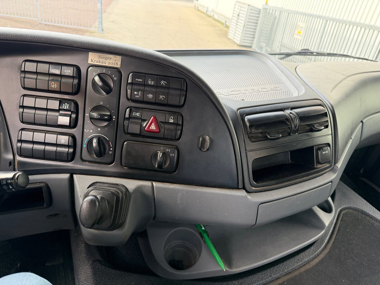 Mercedes-Benz Actros 2644 L 6x4 Actros 2644 L 6x4 - شاحنة برافعة خطافية: صورة 4 Mercedes-Benz Actros 2644 L 6x4 Actros 2644 L 6x4 - شاحنة برافعة خطافية: صورة 4