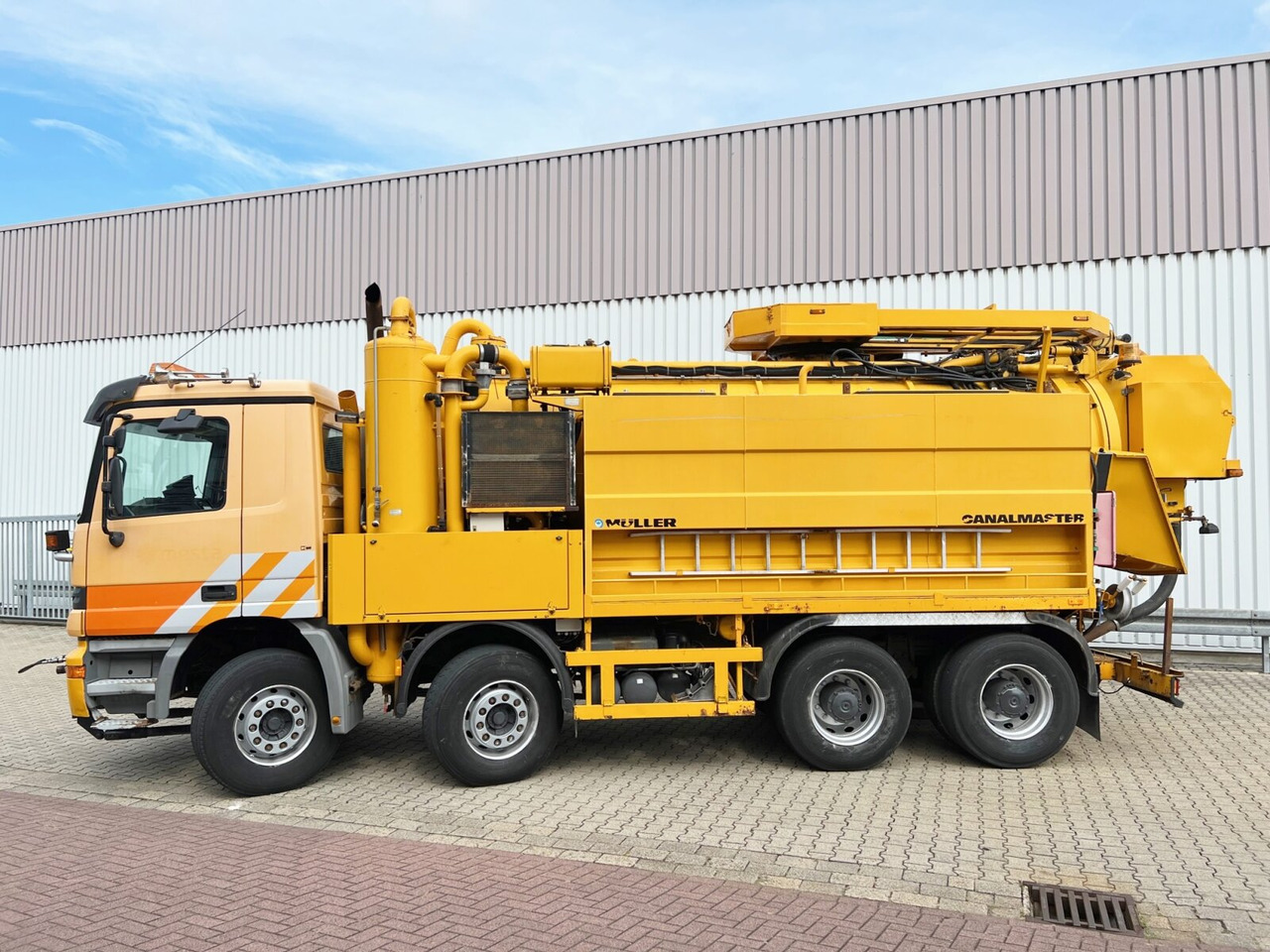 Mercedes-Benz Actros 3243 K 8x4/4 Actros 3243 K 8x4/4, Müller Saug- und Spülwagen ca. 17m³, Rechtslenker - فراغ شاحنة: صورة 3 Mercedes-Benz Actros 3243 K 8x4/4 Actros 3243 K 8x4/4, Müller Saug- und Spülwagen ca. 17m³, Rechtslenker - فراغ شاحنة: صورة 3