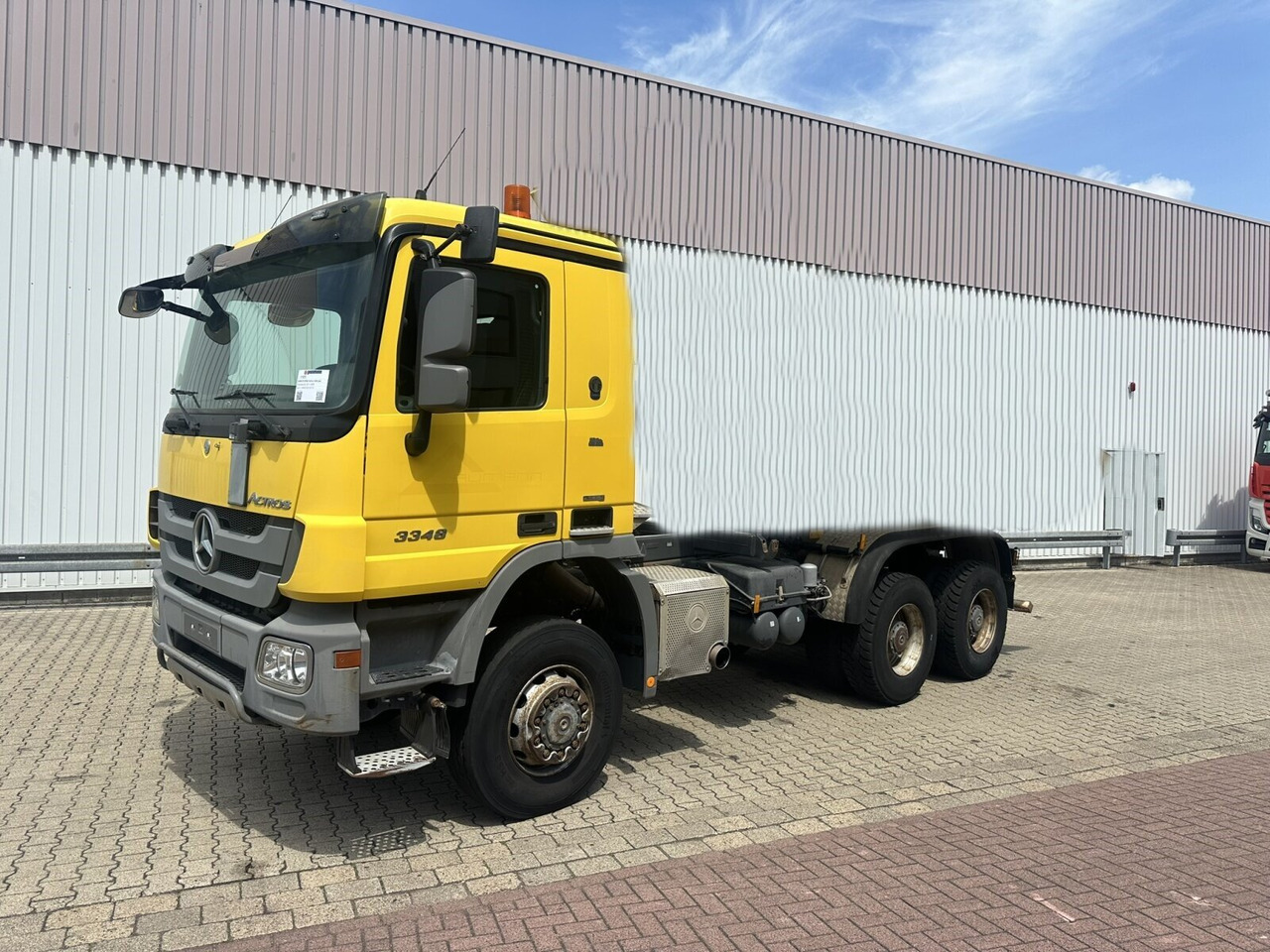 Mercedes-Benz Actros 3348 AK 6x6 Actros 3348 AK 6x6 - شاحنة بهيكل معدني للمقصورة: صورة 1 Mercedes-Benz Actros 3348 AK 6x6 Actros 3348 AK 6x6 - شاحنة بهيكل معدني للمقصورة: صورة 1