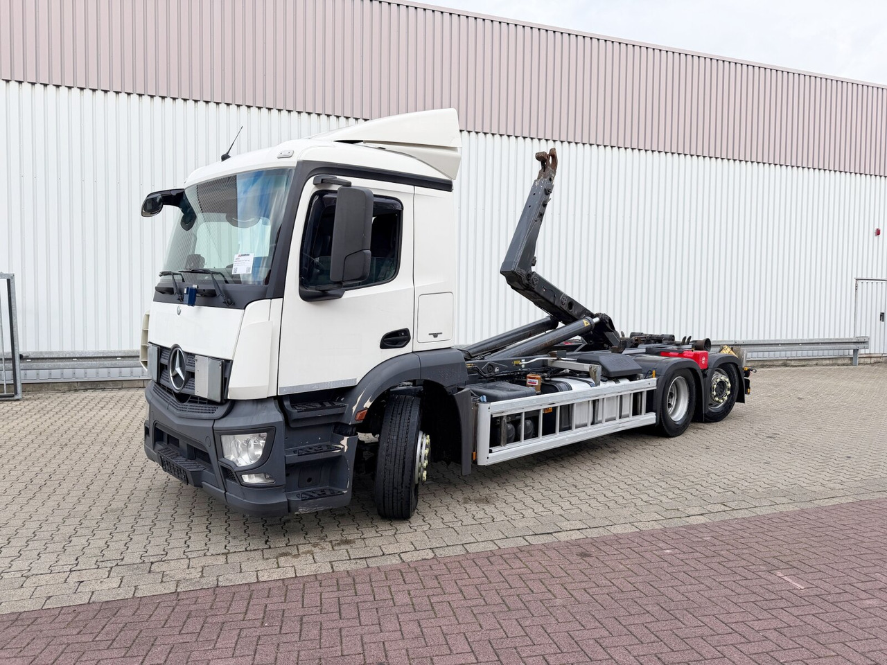 Mercedes-Benz Antos 2643 L 6x2 Antos 2643 L 6x2, Lenk-/Liftachse, Motorabtrieb, Meiller, Funk - شاحنة برافعة خطافية: صورة 1 Mercedes-Benz Antos 2643 L 6x2 Antos 2643 L 6x2, Lenk-/Liftachse, Motorabtrieb, Meiller, Funk - شاحنة برافعة خطافية: صورة 1