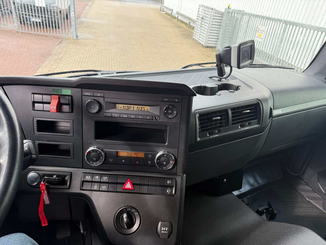 Mercedes-Benz Arocs 1827/30 A 4x4 Arocs 1827/30 A 4x4, Ex-! - شاحنات مسطحة: صورة 2 Mercedes-Benz Arocs 1827/30 A 4x4 Arocs 1827/30 A 4x4, Ex-! - شاحنات مسطحة: صورة 2