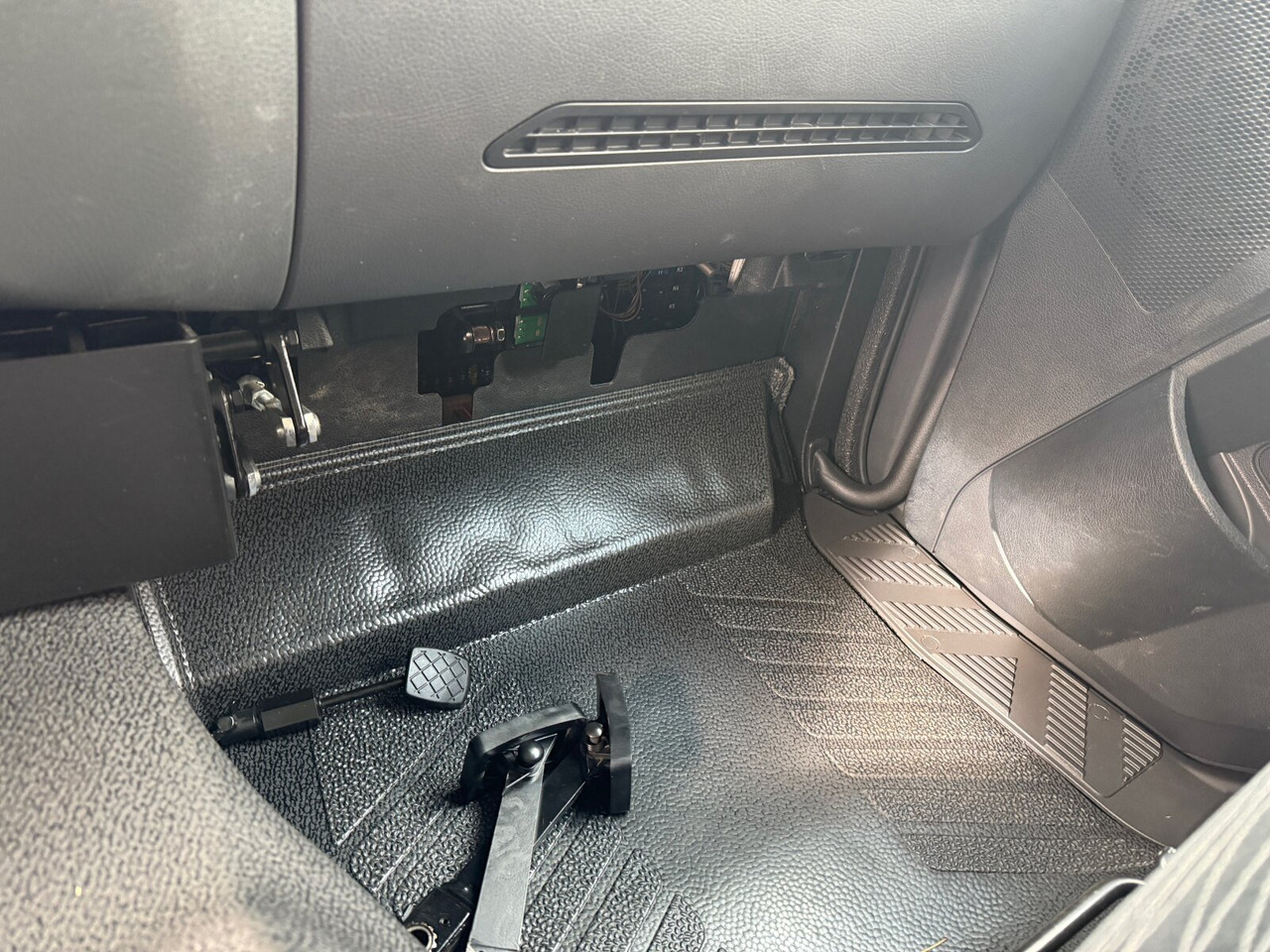 Mercedes-Benz Arocs 1827/30 A 4x4 Arocs 1827/30 A 4x4, Ex-! - شاحنات مسطحة: صورة 3 Mercedes-Benz Arocs 1827/30 A 4x4 Arocs 1827/30 A 4x4, Ex-! - شاحنات مسطحة: صورة 3