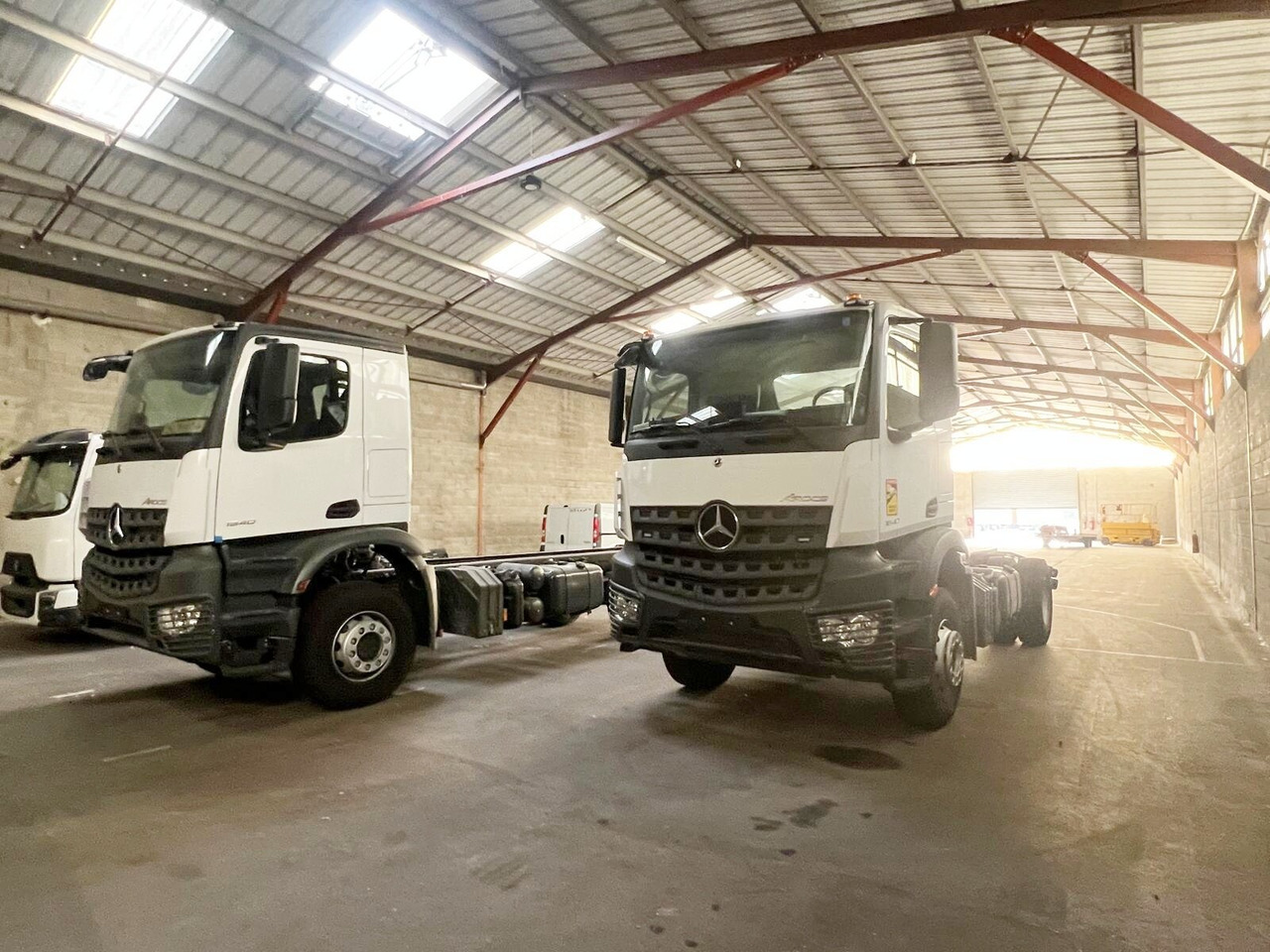 Mercedes-Benz Arocs 1840 K 4x2 Arocs 1840 K 4x2, MultimediaCockpit, 2x Nebenantrieb, NMV & Motorabtrieb - شاحنة بهيكل معدني للمقصورة: صورة 1 Mercedes-Benz Arocs 1840 K 4x2 Arocs 1840 K 4x2, MultimediaCockpit, 2x Nebenantrieb, NMV & Motorabtrieb - شاحنة بهيكل معدني للمقصورة: صورة 1