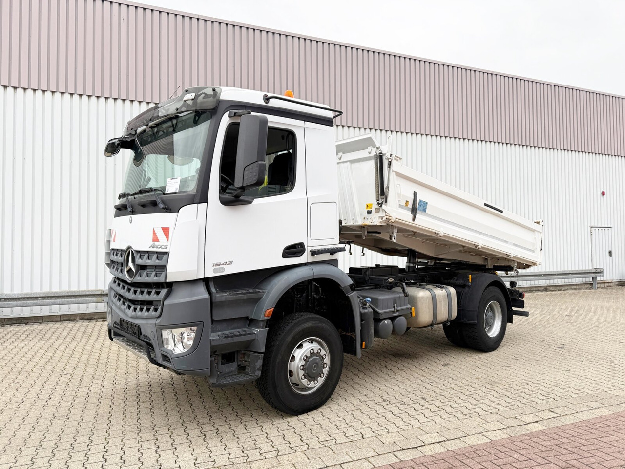 Mercedes-Benz Arocs 1842 AK 4x4 Arocs 1842 AK 4x4 - شاحنة قلاب: صورة 1 Mercedes-Benz Arocs 1842 AK 4x4 Arocs 1842 AK 4x4 - شاحنة قلاب: صورة 1