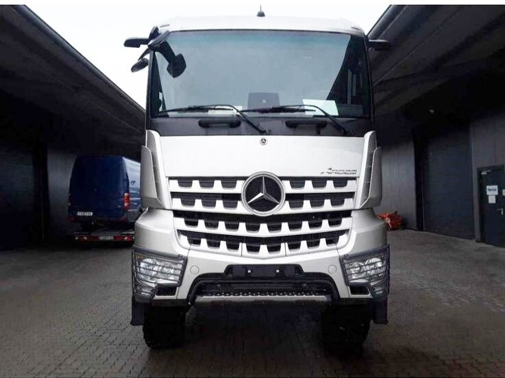 Mercedes-Benz Arocs 2053 A 4x4 Arocs 2053 A 4x4, Grounder, MirrorCam, Multimedia Cockpit, Navi - شاحنة بهيكل معدني للمقصورة: صورة 2 Mercedes-Benz Arocs 2053 A 4x4 Arocs 2053 A 4x4, Grounder, MirrorCam, Multimedia Cockpit, Navi - شاحنة بهيكل معدني للمقصورة: صورة 2