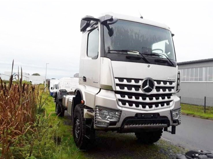 Mercedes-Benz Arocs 2053 A 4x4 Arocs 2053 A 4x4, Grounder, MirrorCam, Multimedia Cockpit, Navi - شاحنة بهيكل معدني للمقصورة: صورة 3 Mercedes-Benz Arocs 2053 A 4x4 Arocs 2053 A 4x4, Grounder, MirrorCam, Multimedia Cockpit, Navi - شاحنة بهيكل معدني للمقصورة: صورة 3