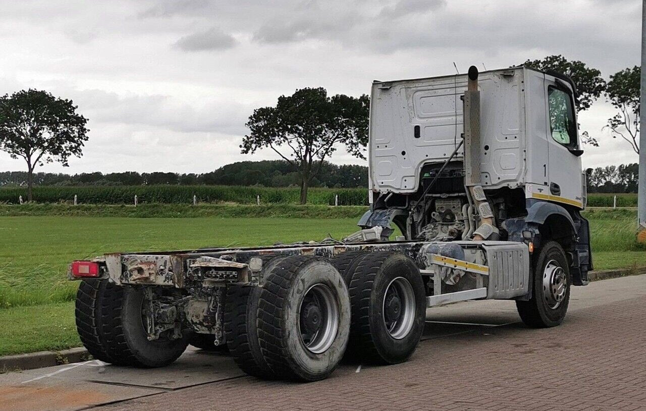 Mercedes-Benz Arocs 2642 K 6x4 Arocs 2642 K 6x4, Retarder, Motorabtrieb - شاحنة برافعة خطافية: صورة 2 Mercedes-Benz Arocs 2642 K 6x4 Arocs 2642 K 6x4, Retarder, Motorabtrieb - شاحنة برافعة خطافية: صورة 2