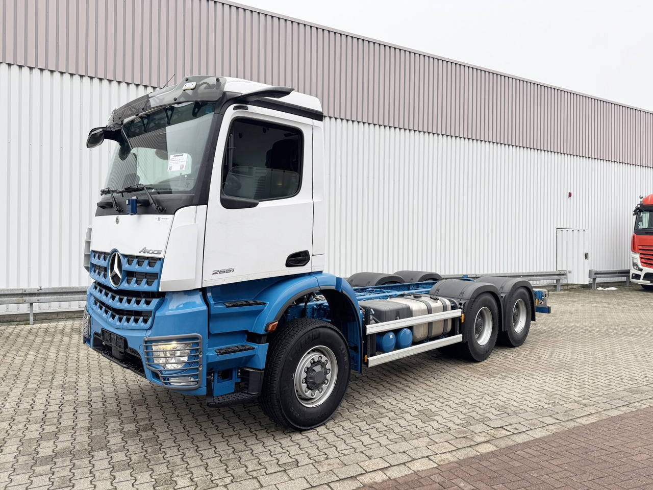 Mercedes-Benz Arocs 2651 L 6x6 Arocs 2651 L 6x6, HydroDrive, MirrorCam, Massage-Sitz, Motorabtrieb - شاحنة بهيكل معدني للمقصورة: صورة 1 Mercedes-Benz Arocs 2651 L 6x6 Arocs 2651 L 6x6, HydroDrive, MirrorCam, Massage-Sitz, Motorabtrieb - شاحنة بهيكل معدني للمقصورة: صورة 1