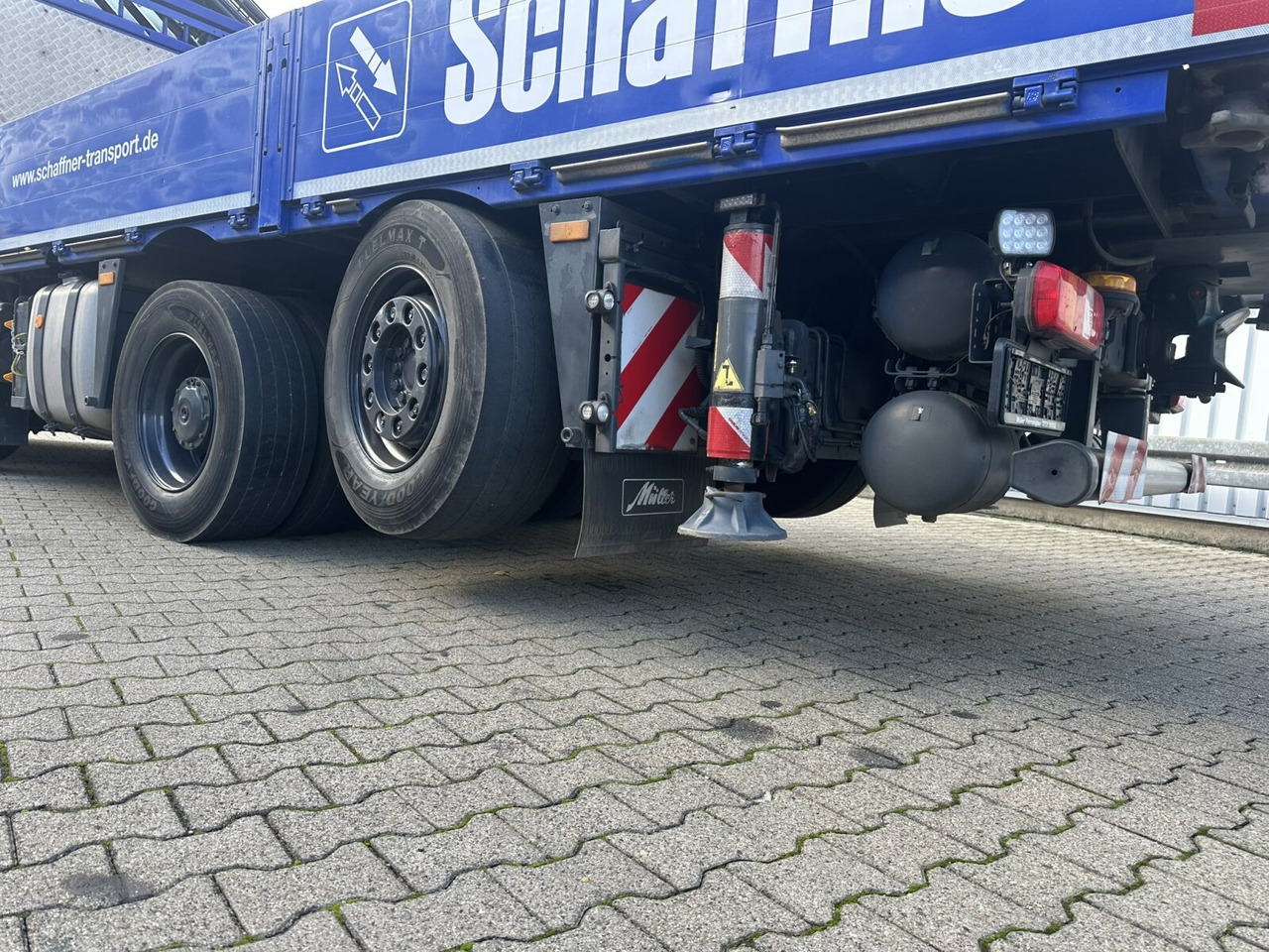 Mercedes-Benz Arocs 3245 L 8x2/6 Arocs 3245 L 8x2/6, Kran Fassi F 545 RA 2.26 XE, Jib, Funk, 29,7 m - 400 kg - شاحنة كرين, شاحنات مسطحة: صورة 4 Mercedes-Benz Arocs 3245 L 8x2/6 Arocs 3245 L 8x2/6, Kran Fassi F 545 RA 2.26 XE, Jib, Funk, 29,7 m - 400 kg - شاحنة كرين, شاحنات مسطحة: صورة 4