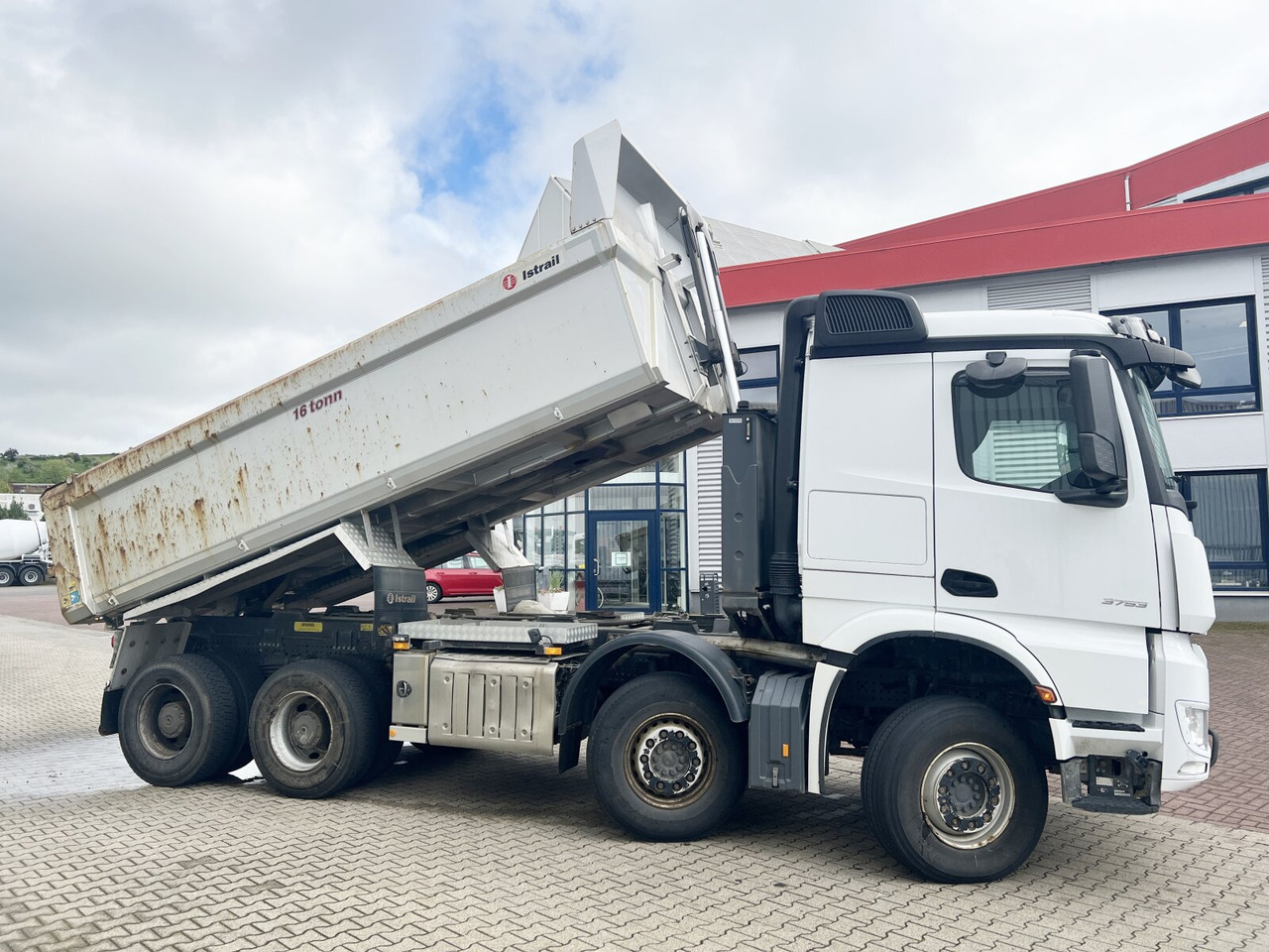 تأجير Mercedes-Benz Arocs 3253 K 8x4/4 Arocs 3253 K 8x4/4, Retarder, Stahlmulde ca. 15m³, hydr. Heckklappenöffnung Mercedes-Benz Arocs 3253 K 8x4/4 Arocs 3253 K 8x4/4, Retarder, Stahlmulde ca. 15m³, hydr. Heckklappenöffnung: صورة 9
