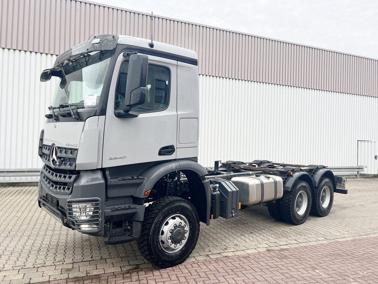 Mercedes-Benz Arocs 3340/46 A 6x6 Arocs 3340/46 A 6x6, Grounder - شاحنة بهيكل معدني للمقصورة: صورة 1 Mercedes-Benz Arocs 3340/46 A 6x6 Arocs 3340/46 A 6x6, Grounder - شاحنة بهيكل معدني للمقصورة: صورة 1