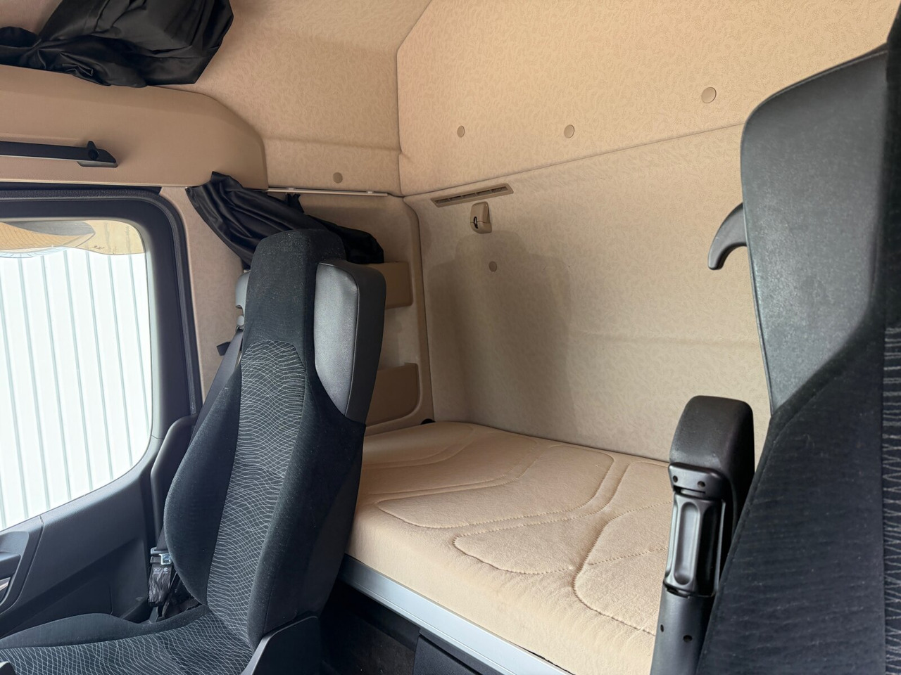 Mercedes-Benz Arocs 3351 6x4 Arocs 3351 6x4, Grounder, Retarder, Multimedia Cockpit, StreamSpace - شاحنة برافعة خطافية: صورة 5 Mercedes-Benz Arocs 3351 6x4 Arocs 3351 6x4, Grounder, Retarder, Multimedia Cockpit, StreamSpace - شاحنة برافعة خطافية: صورة 5